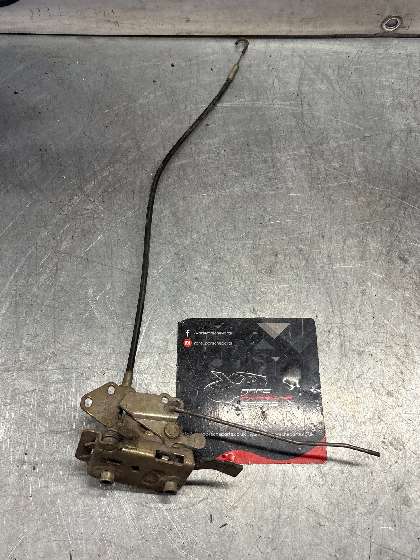 Porsche 928 Right door lock mechanism 92853705420 used