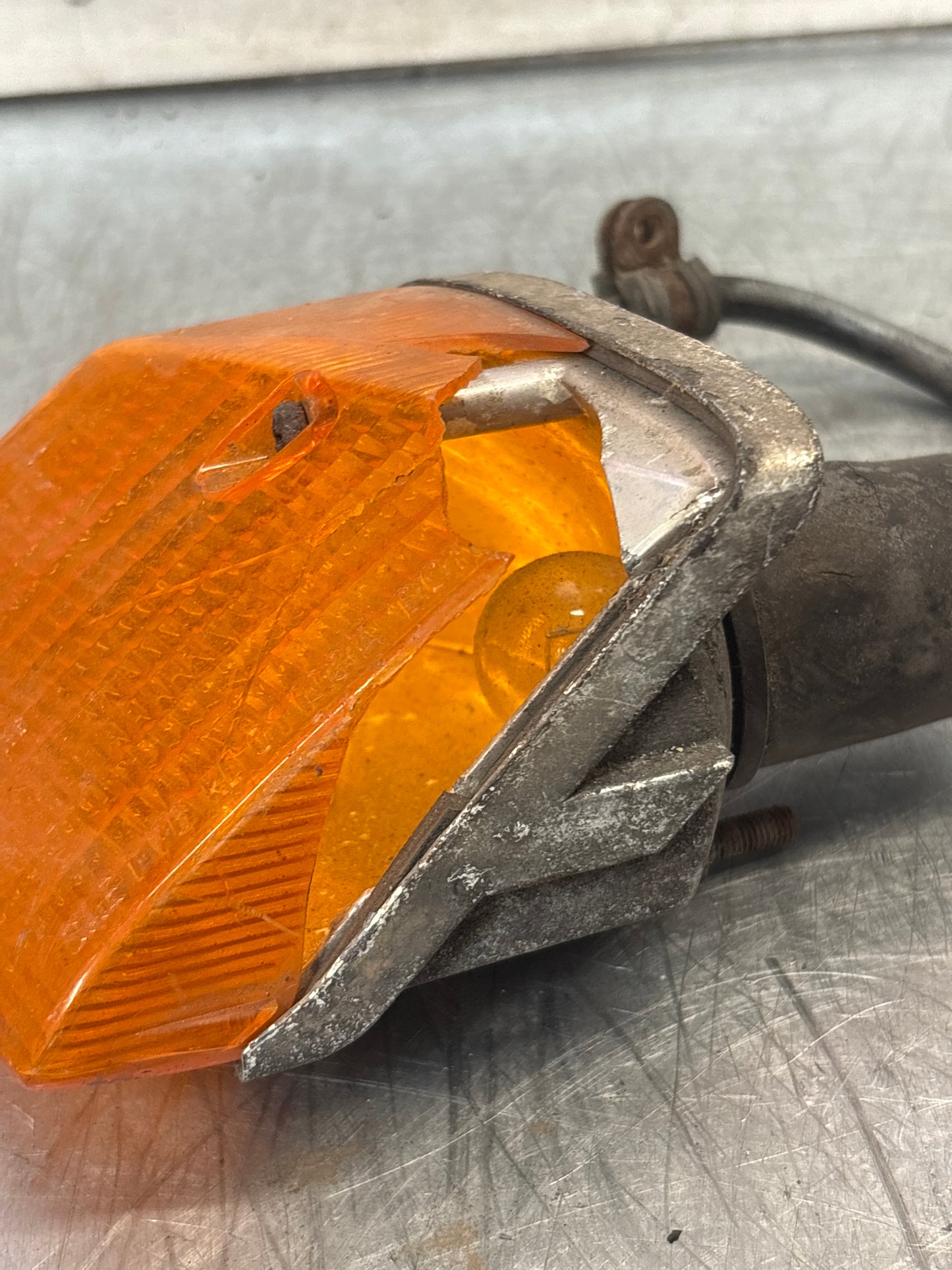 Porsche 928 pre facelift indicator lamp, left, used, for spares or repair, broken lense 0311315001 / 92863142101