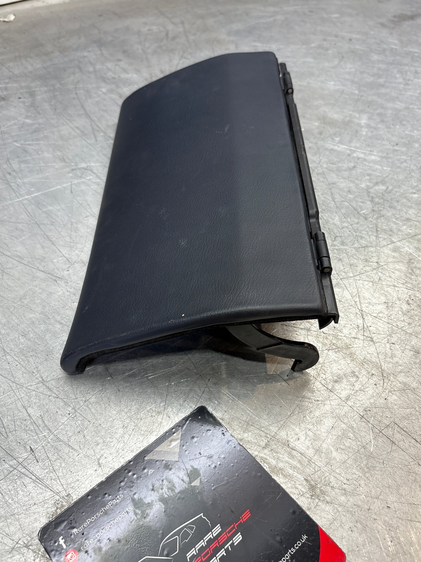 Porsche 944 85-92 glove box lid Marine blue used