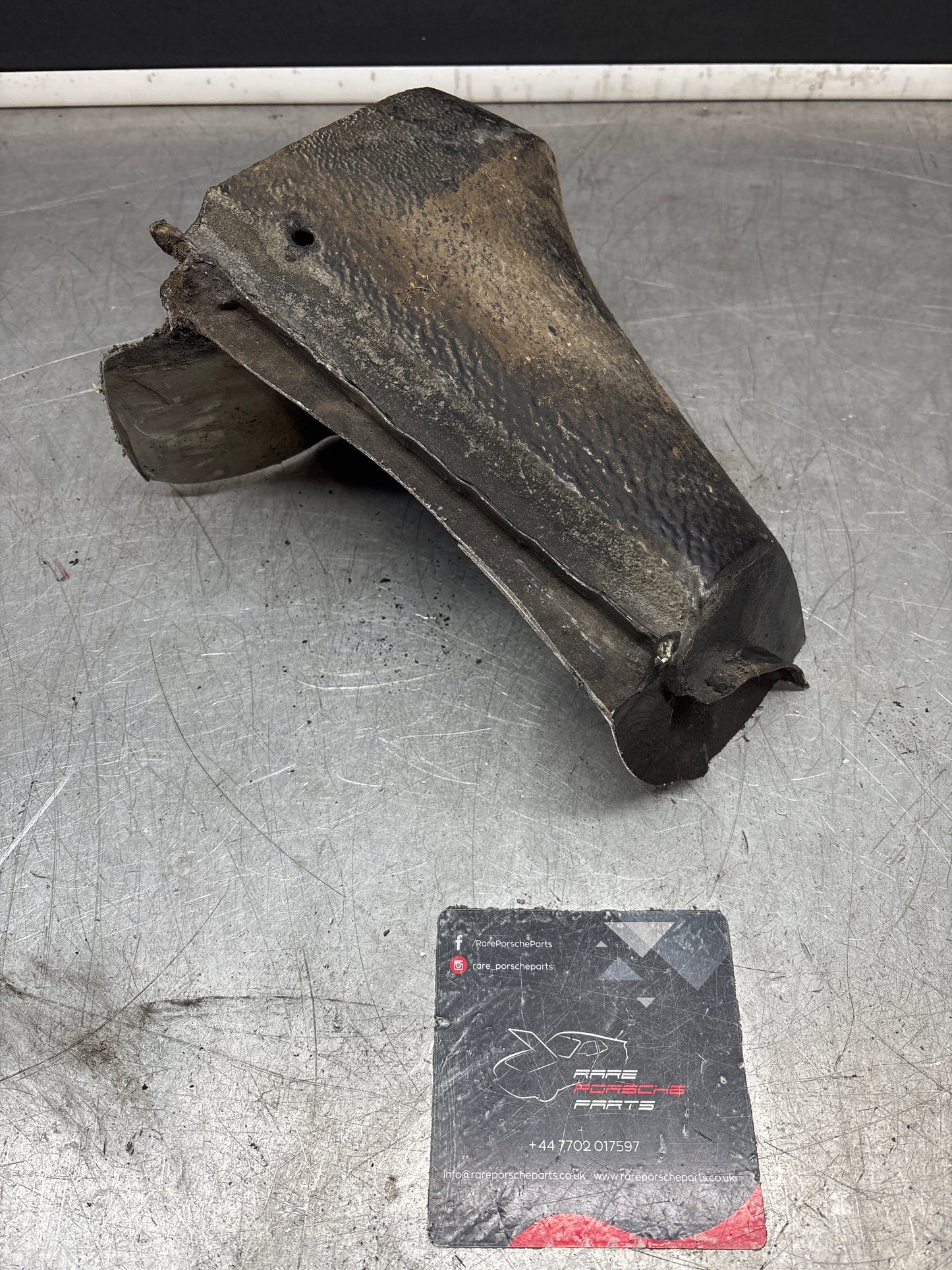 Porsche 944 left side cut, rear fender 94450390303,