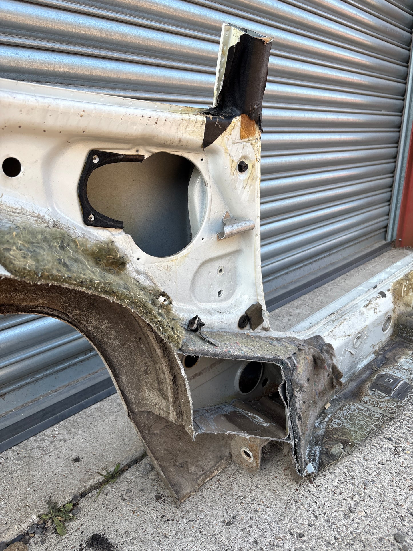 Porsche 924 left side cut, rear fender with sill