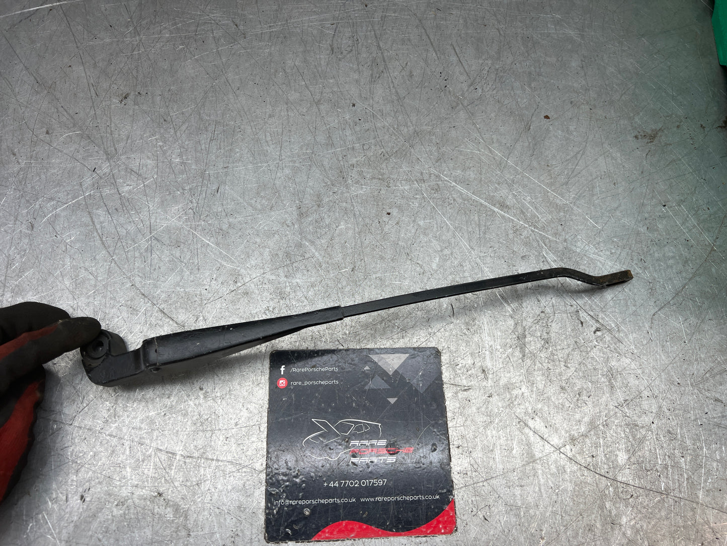 Porsche 924 80-88 944 82-85.5 braccio tergicristallo anteriore 372mm, usato per ristrutturazione