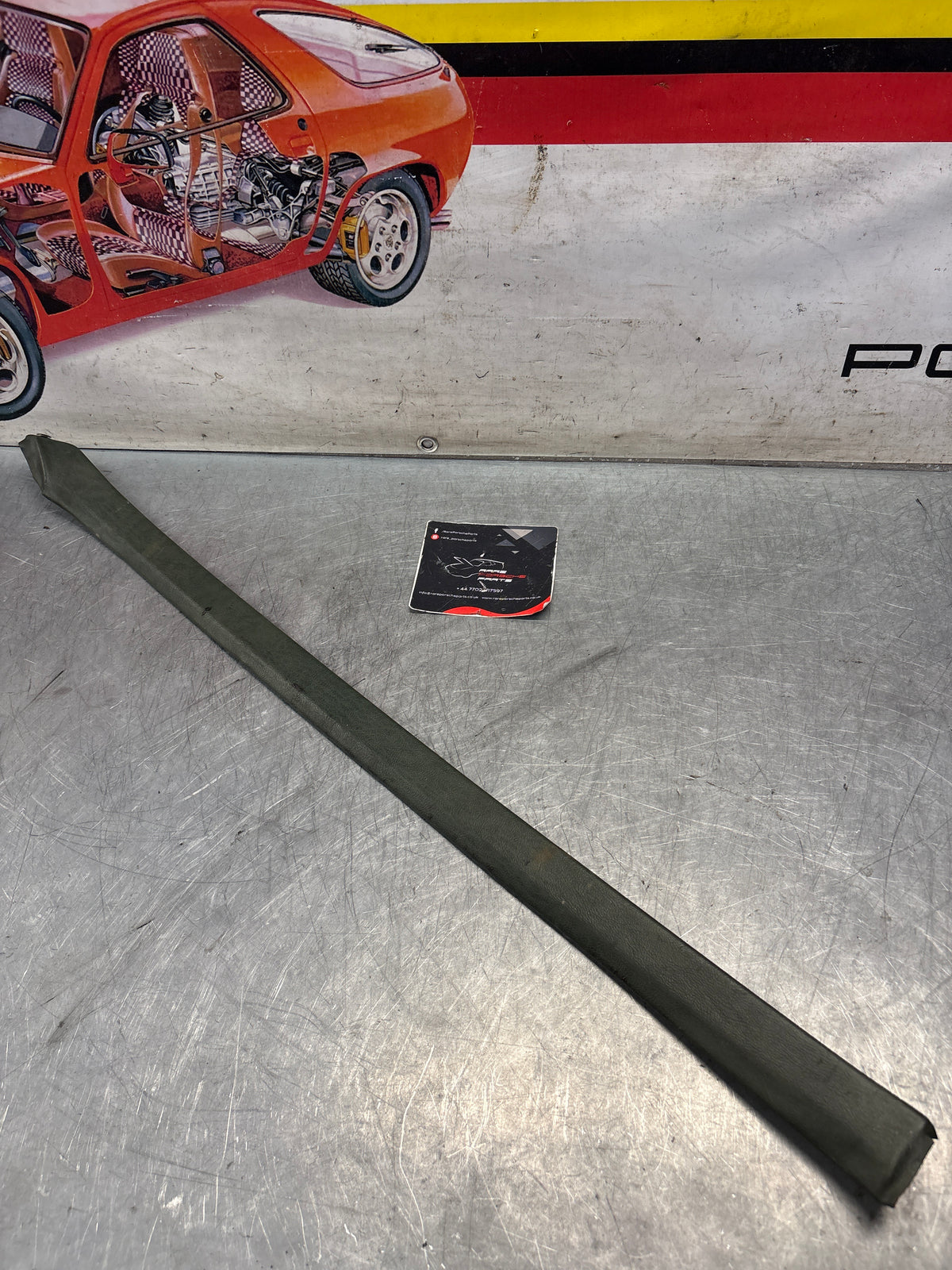 Porsche 928 tailgate trim, right, off side, green, 92855503802, used