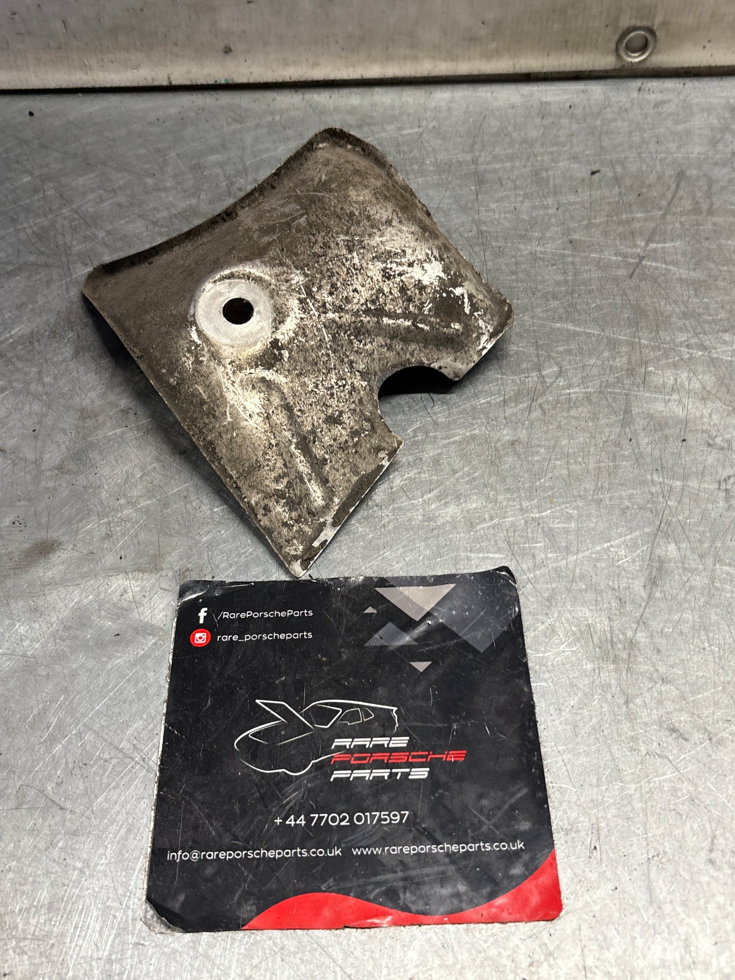 Porsche 928 S right side Buffle plate 92834138405. used