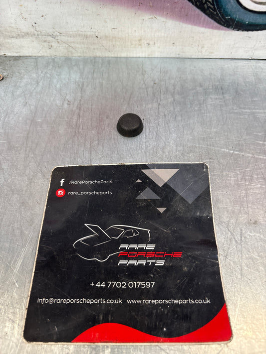 Porsche 924/944 up to 85’ screw on cap, used 811857845