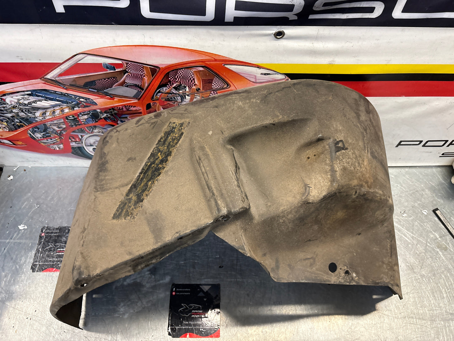 Porsche 928 wheel arch liner  Right 92850438205 Used