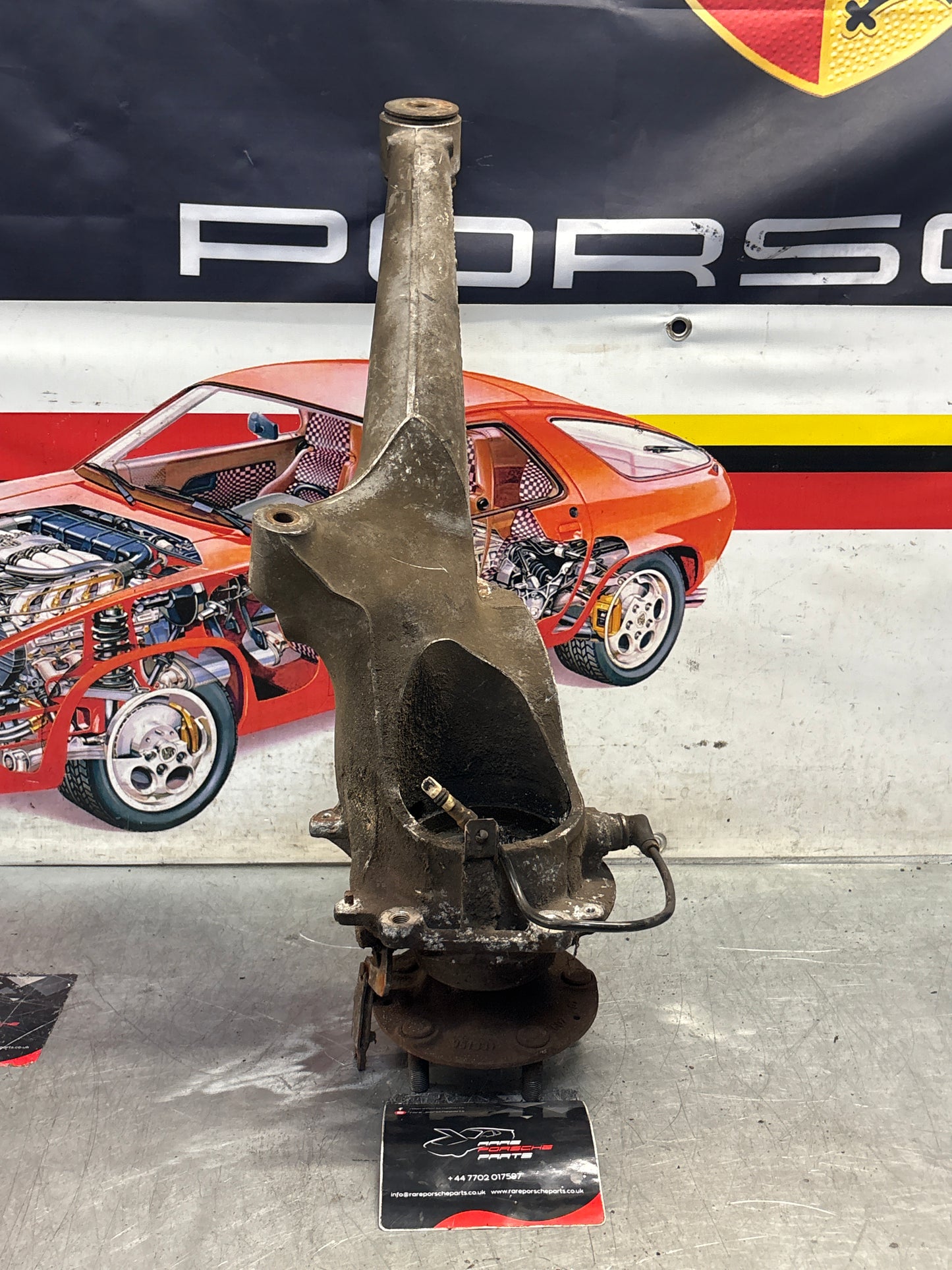 Porsche 944 alloy rear right trailing arm, used 95133151405 / 9513315144R used, with hubs