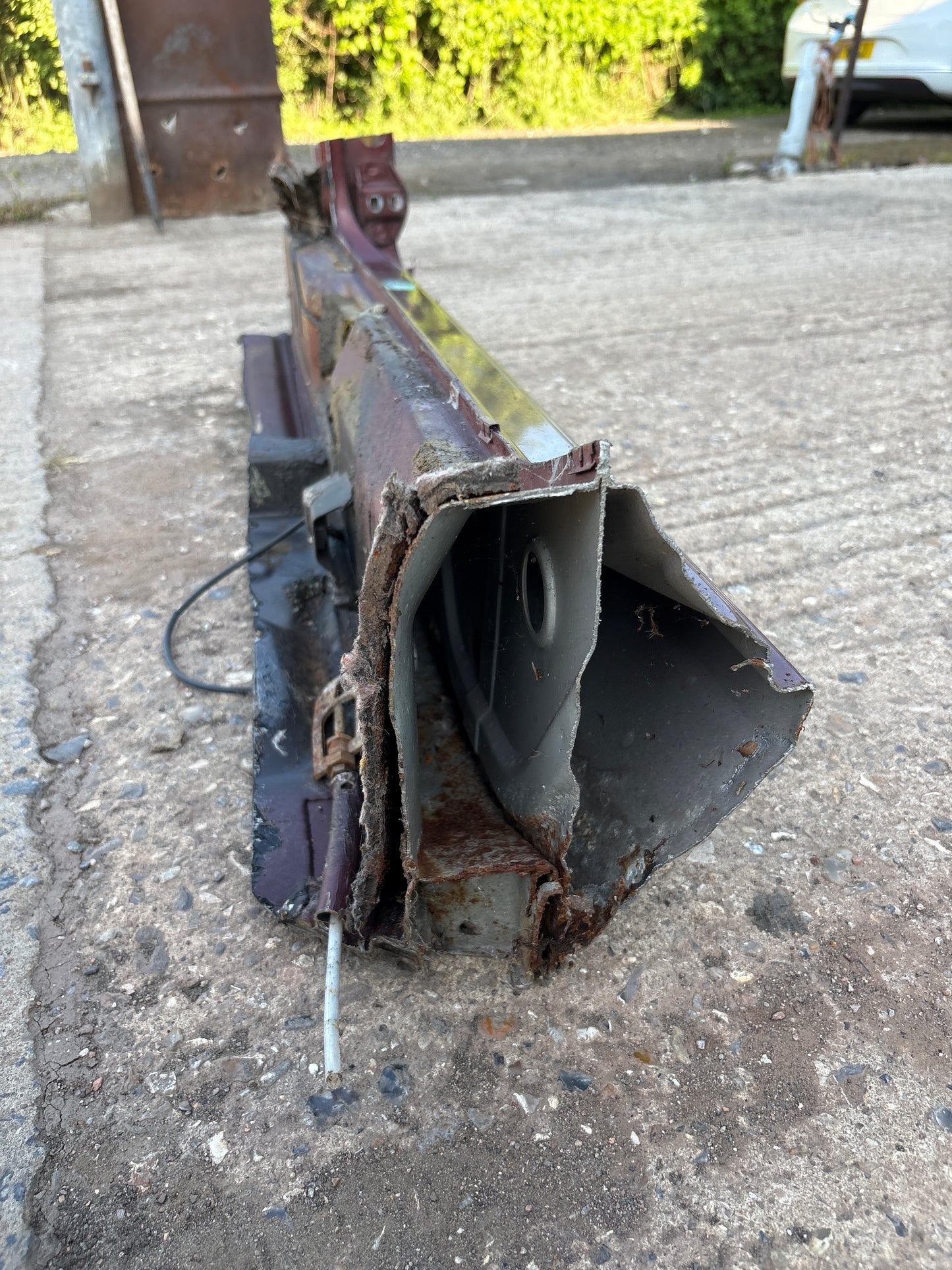 Porsche 924 right sill section cut
