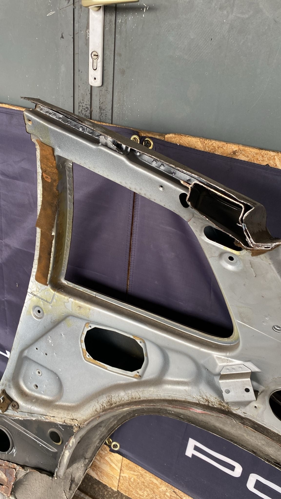 Porsche 924 Right sill / fender section, 477809602B cut