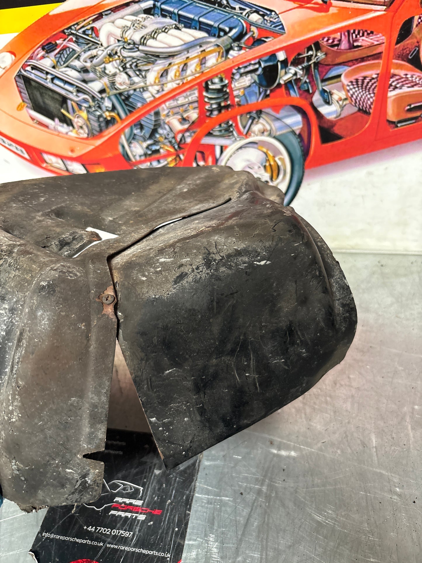 Porsche 968 - fuel pump cover plate 94420133100