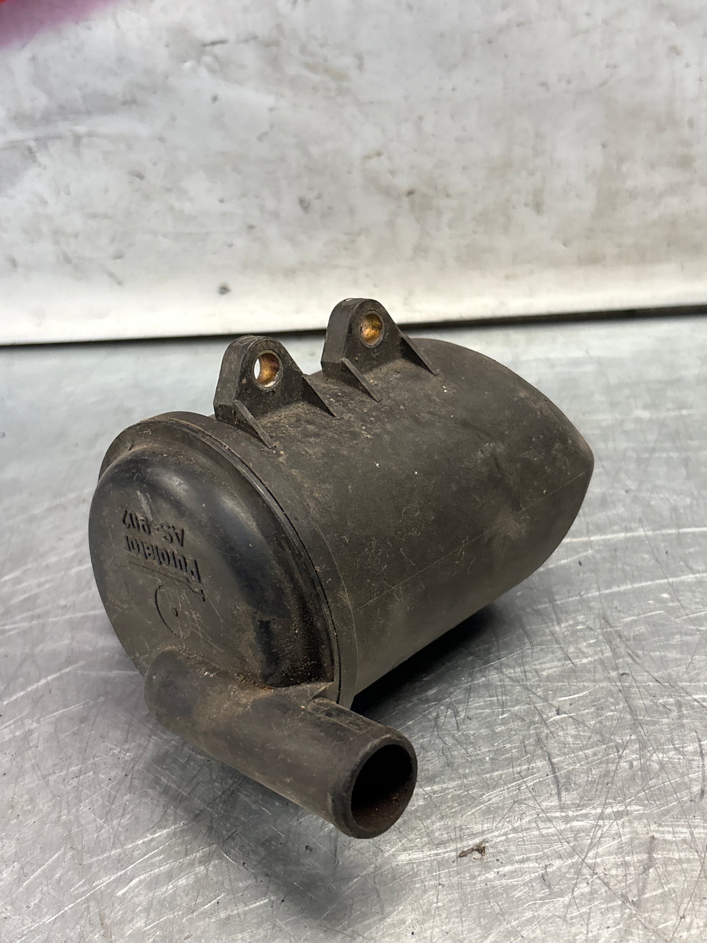 Porsche 924 turbo oil air separator 931107221 used Purolator