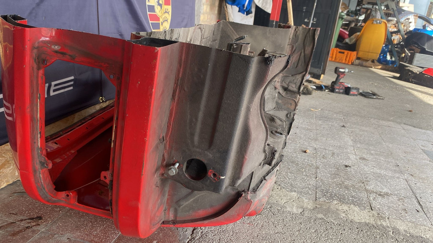 Porsche 944 left side cut, rear fender, 94450390303
