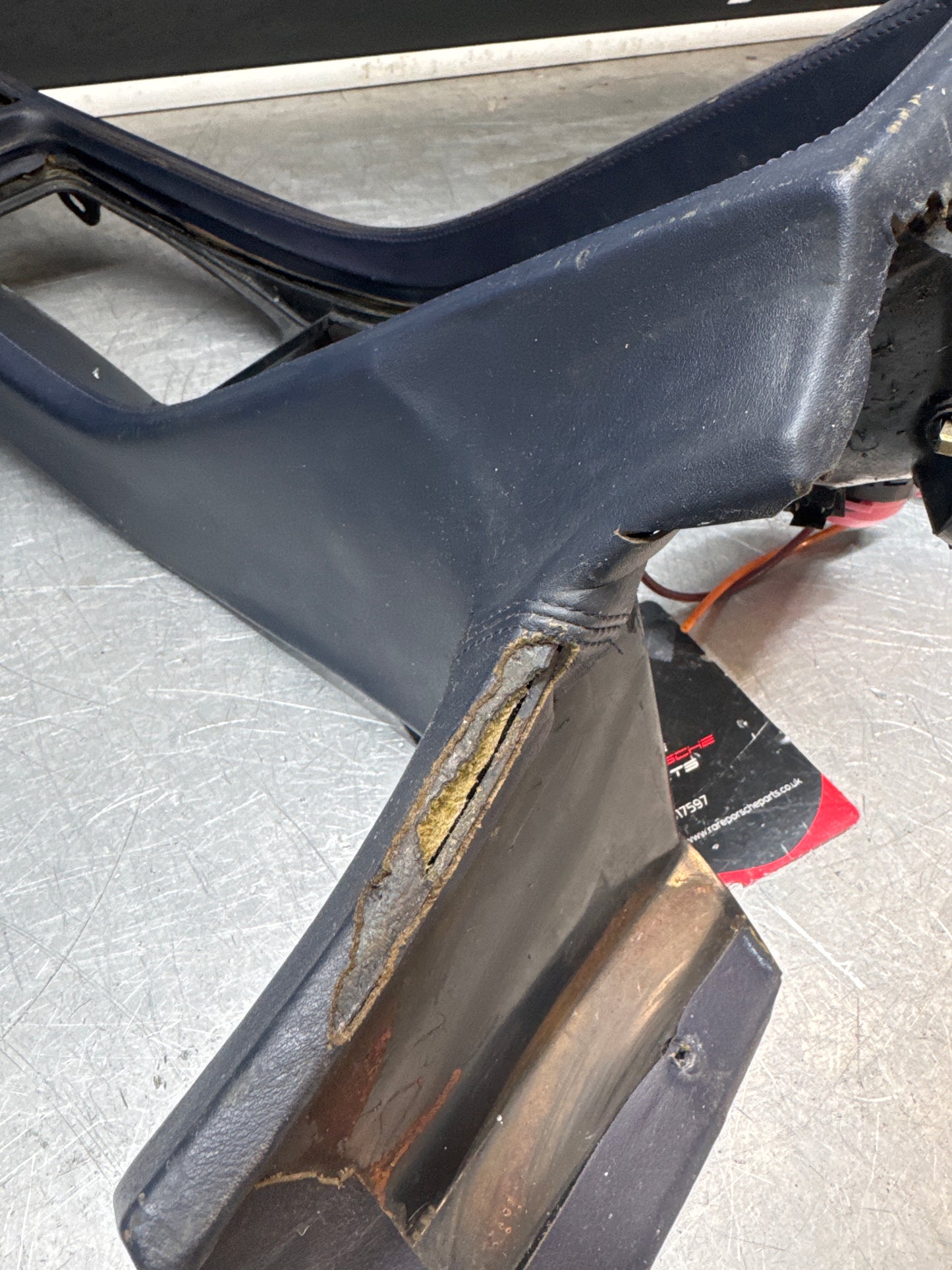 Porsche 928 blue leather centre  console (RHD) 92855204308