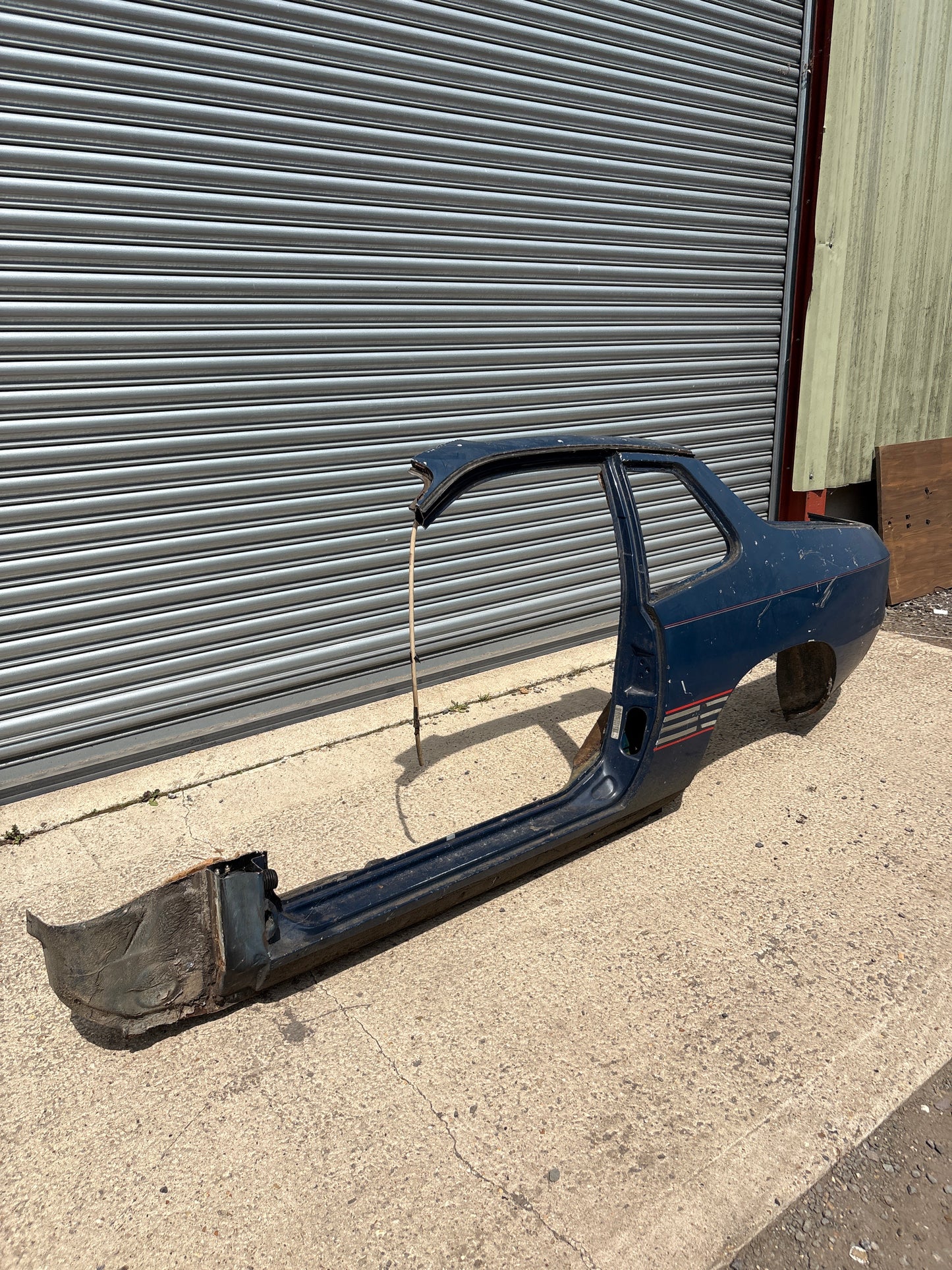 Porsche 924 1983 left side cut, rear fender with sill