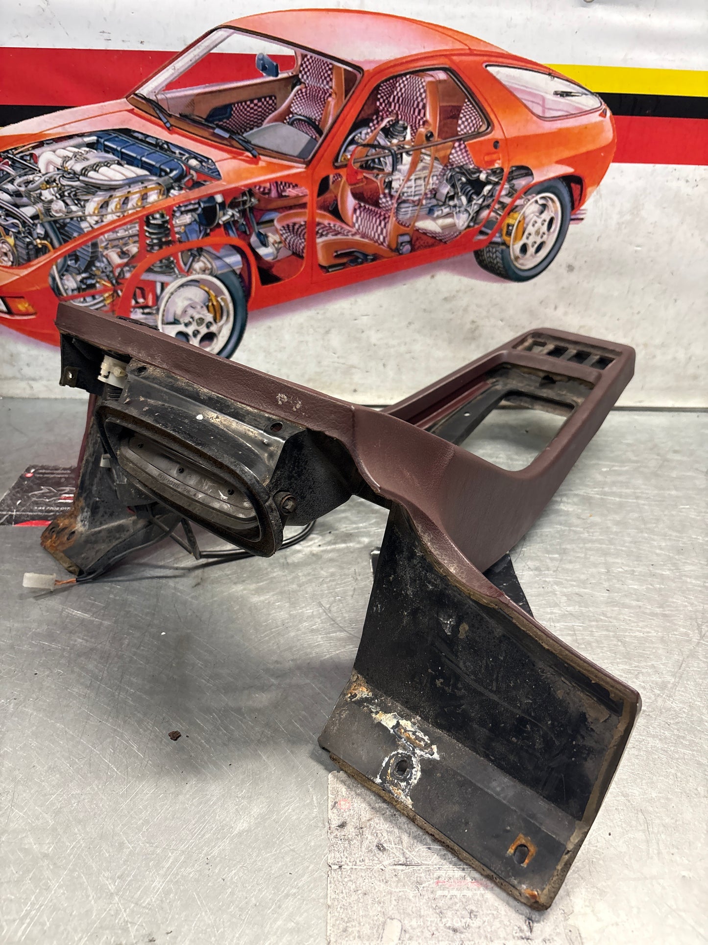 Porsche 928 Center console, used 92855206304 burgundy