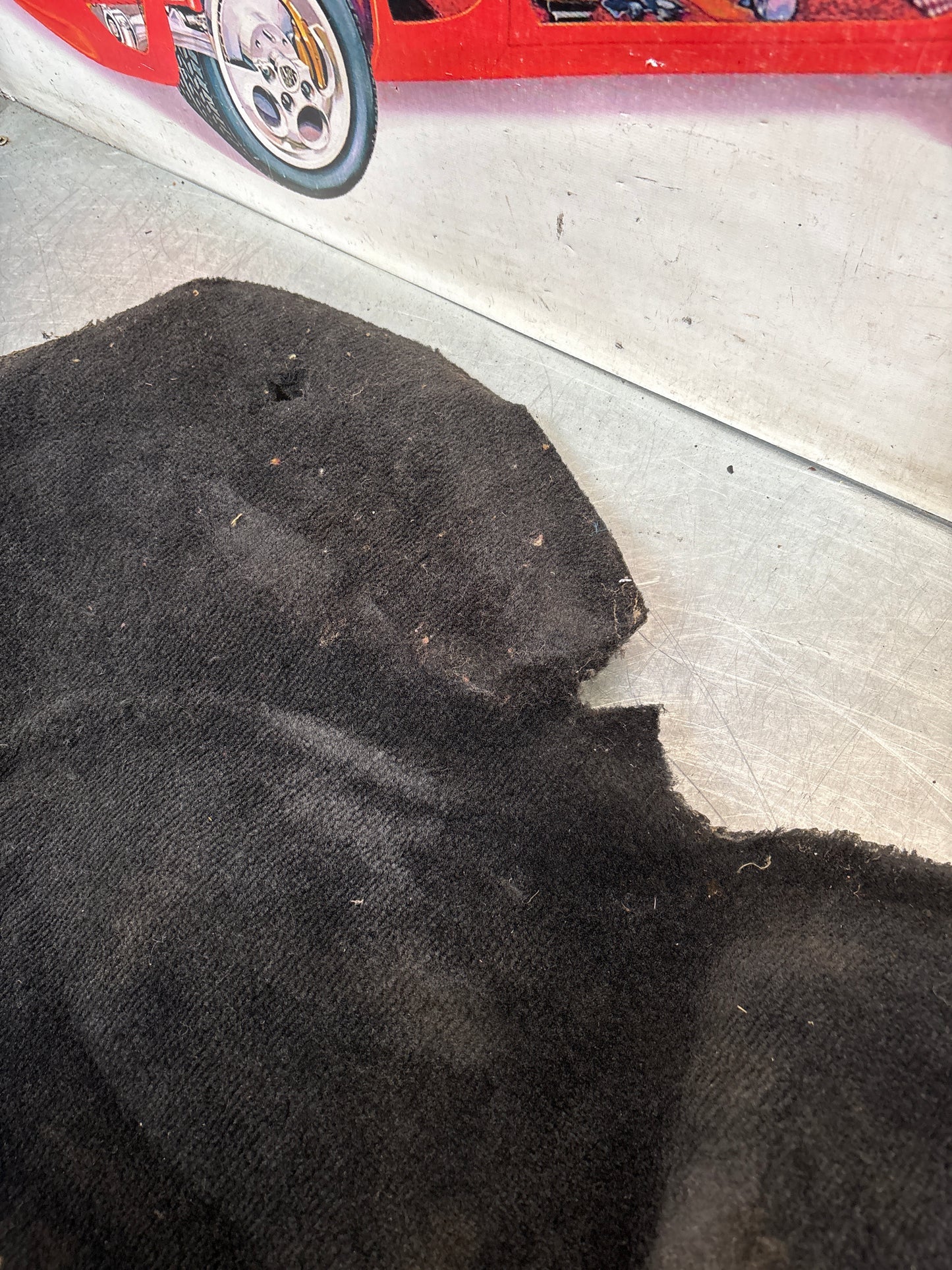 Porsche 924/944 85.5- rear left side trim carpet, black, 94455508301, used