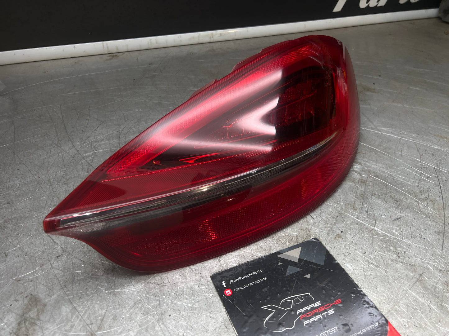 PORSCHE BOXTER CAYMAN 981 DRIVERS SIDE RIGHT REAR TAILLIGHT 98163114211