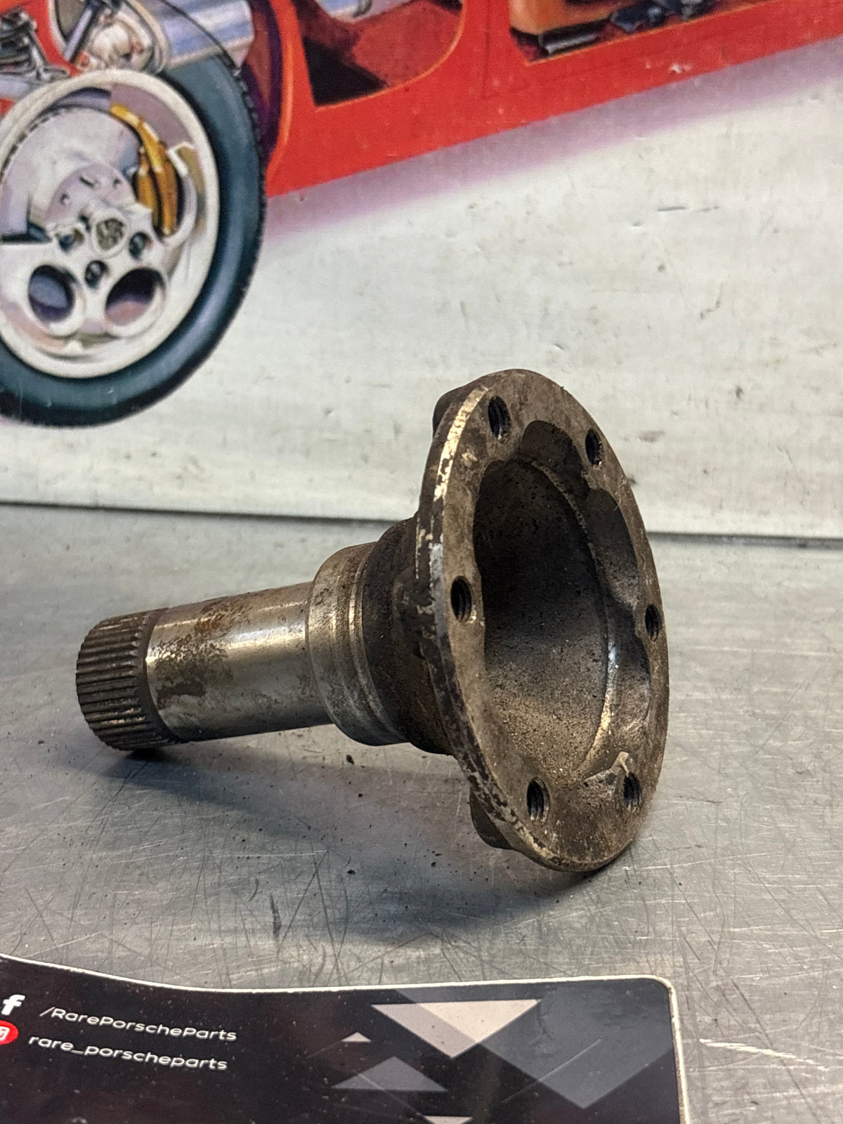 Porsche 928 early manual joint flange short spindle version, used 92833220600