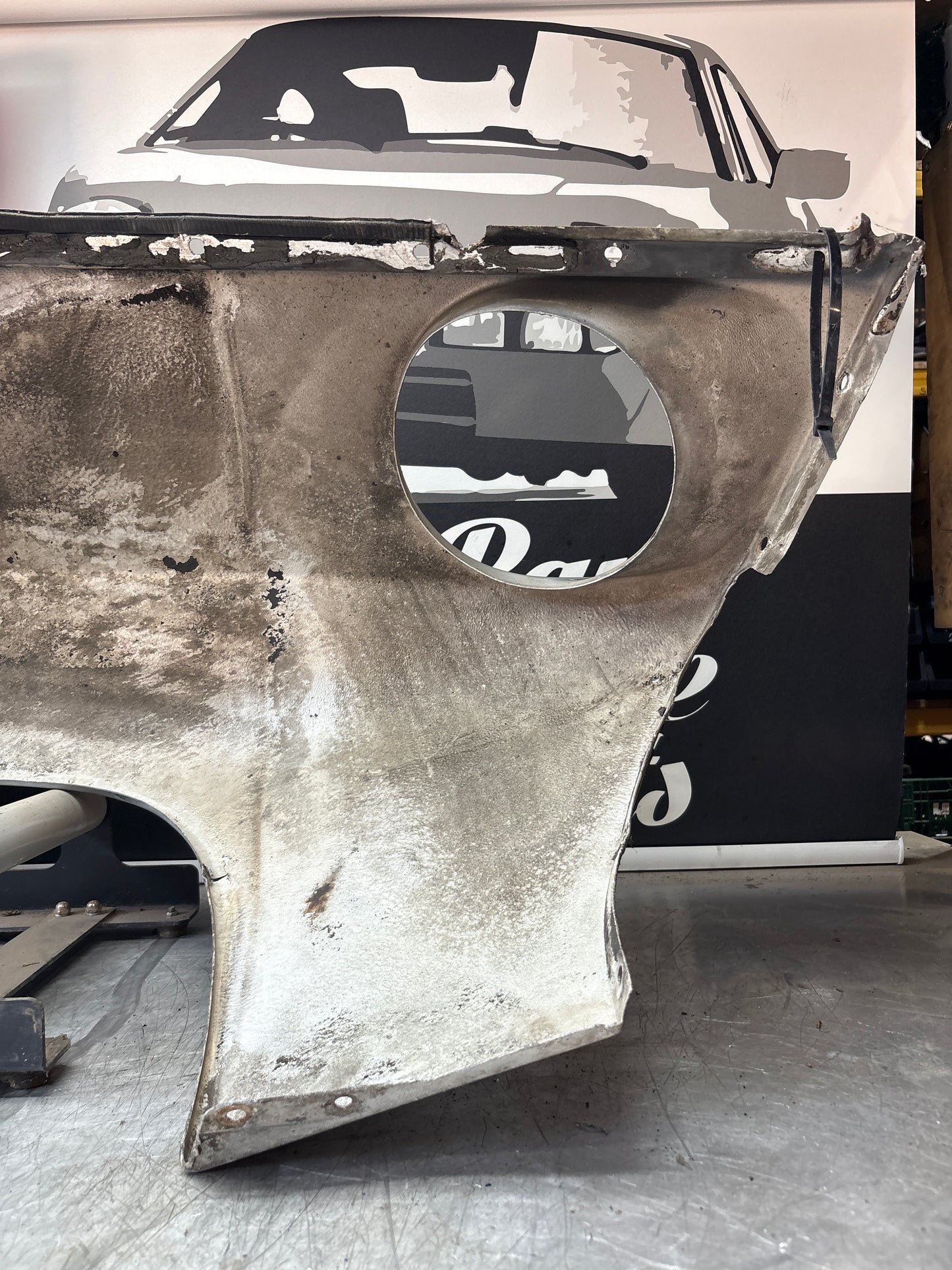 Porsche 928 -87 front left wing, 92850301103 used