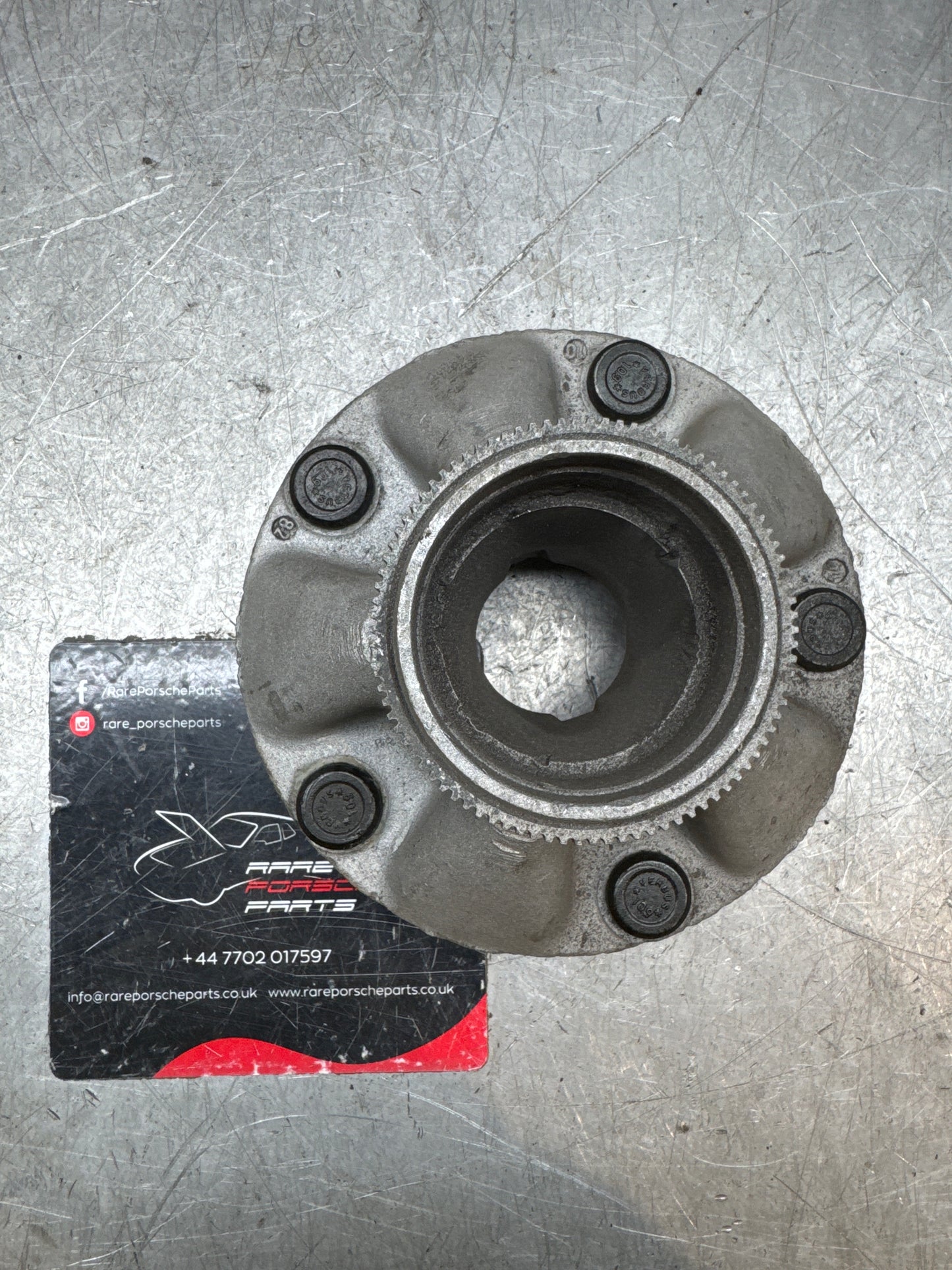 Porsche 928 Front wheel hub, refurbished 92834106502 with ABS