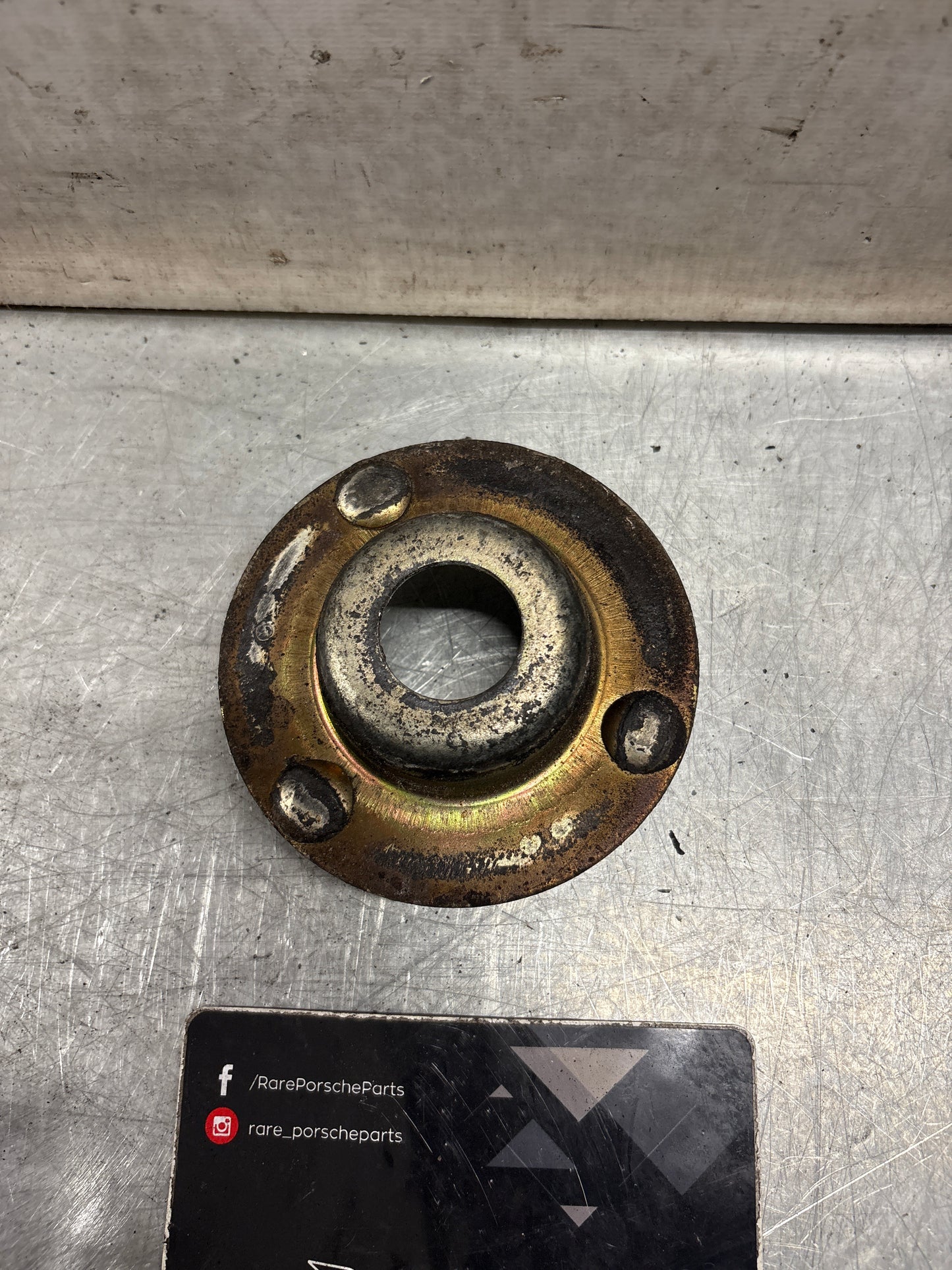 Porsche 928 rear shock absorber fastening plate, used 92833306400