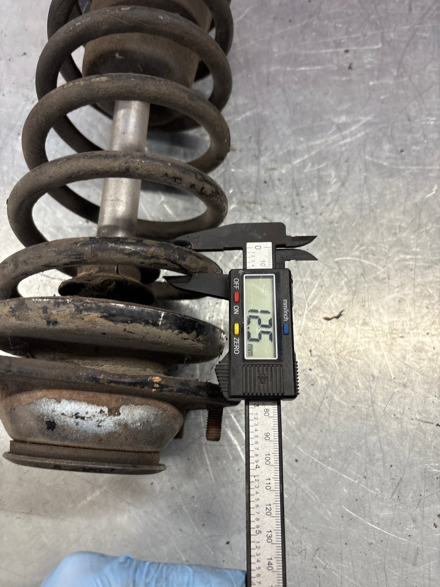 Porsche 924 Front shock absorber, used 477412031E