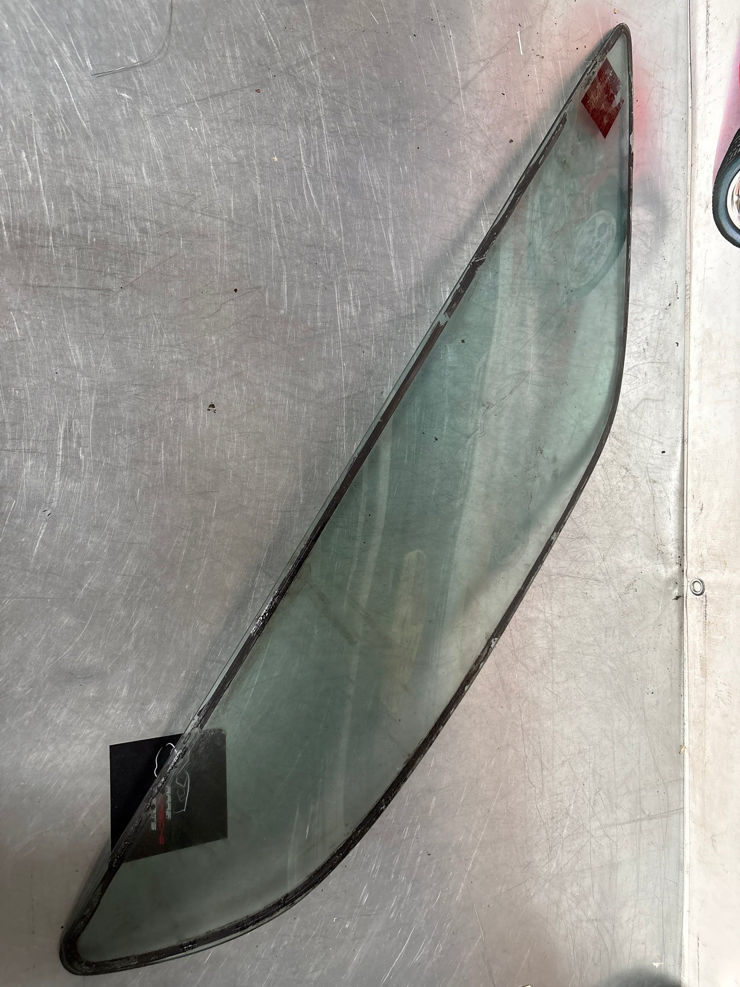 Porsche 928 rear quarter side glass, right, 92854310608 used