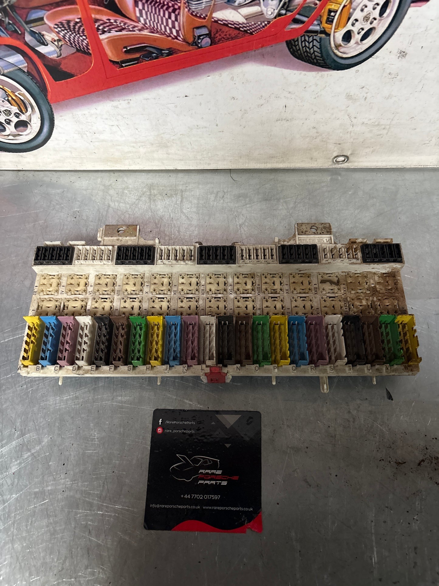 Porsche 928 relay fuse box, for spares or repair 92861010514