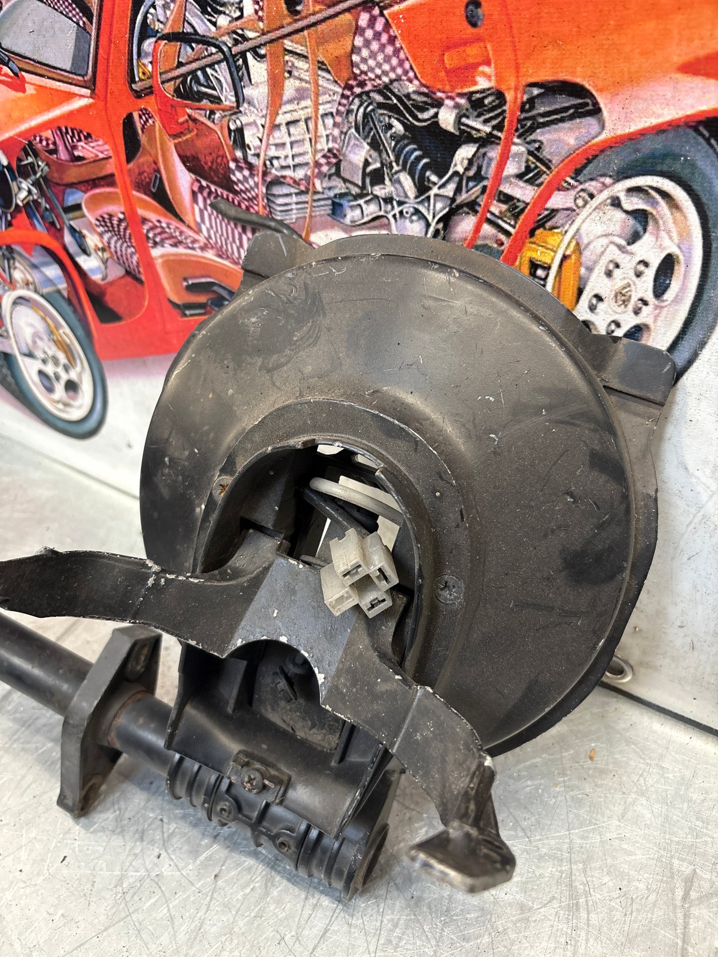 Porsche 928 right headlight swivel frame 92875024902 92875024302 used