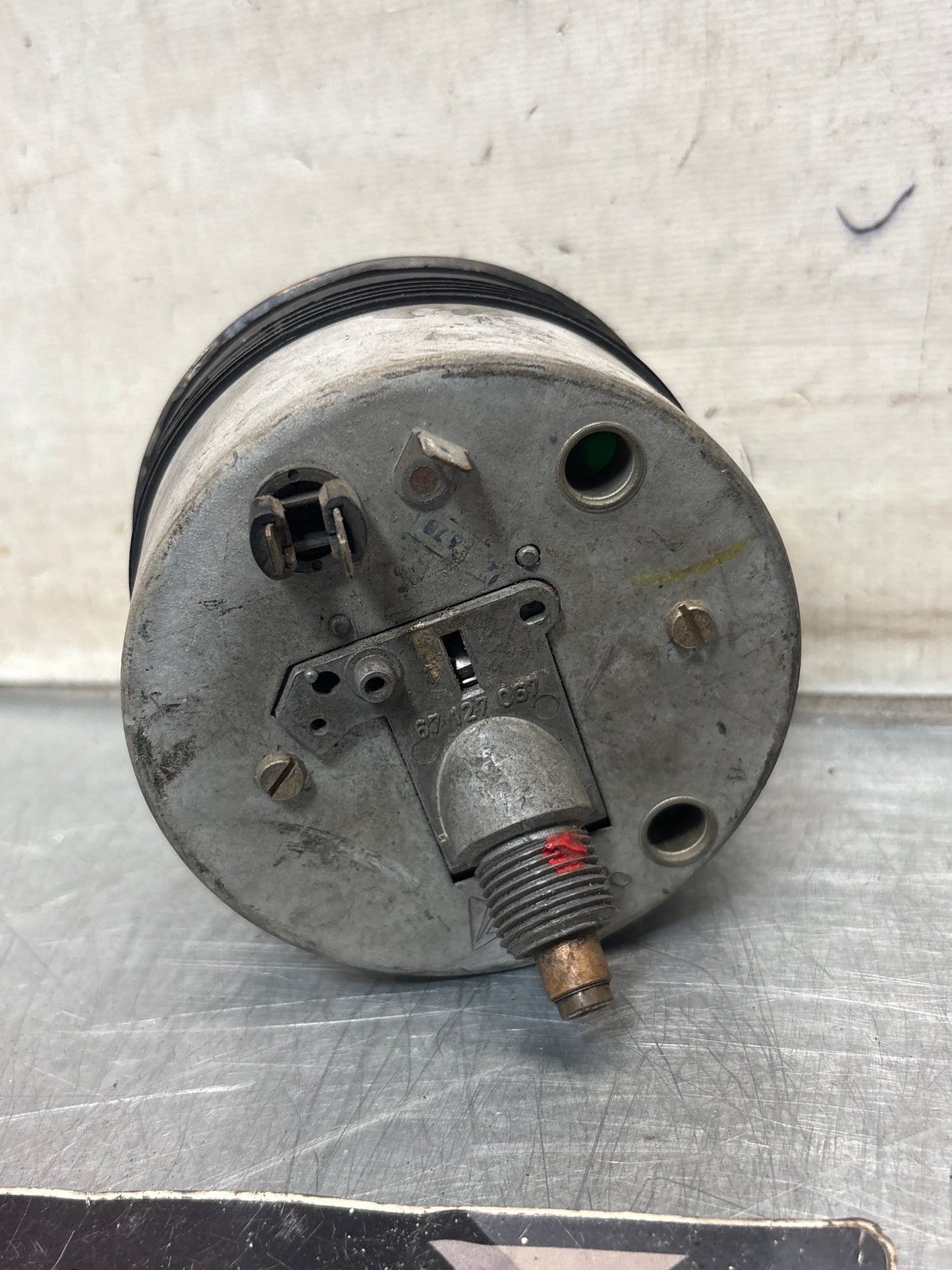Porsche 924 Early km/h speedometer with 32k showing 477957021