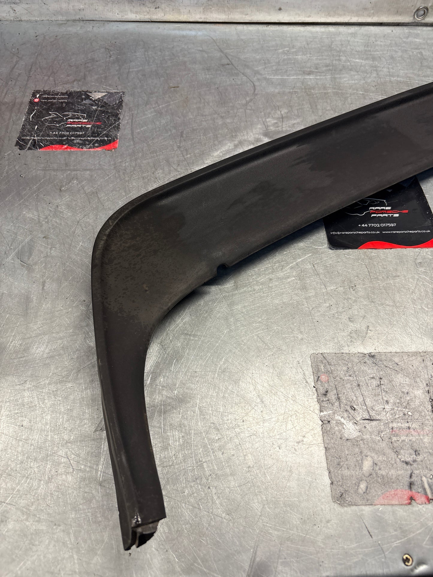 Porsche 924 rear boot center spoiler, used 477827555