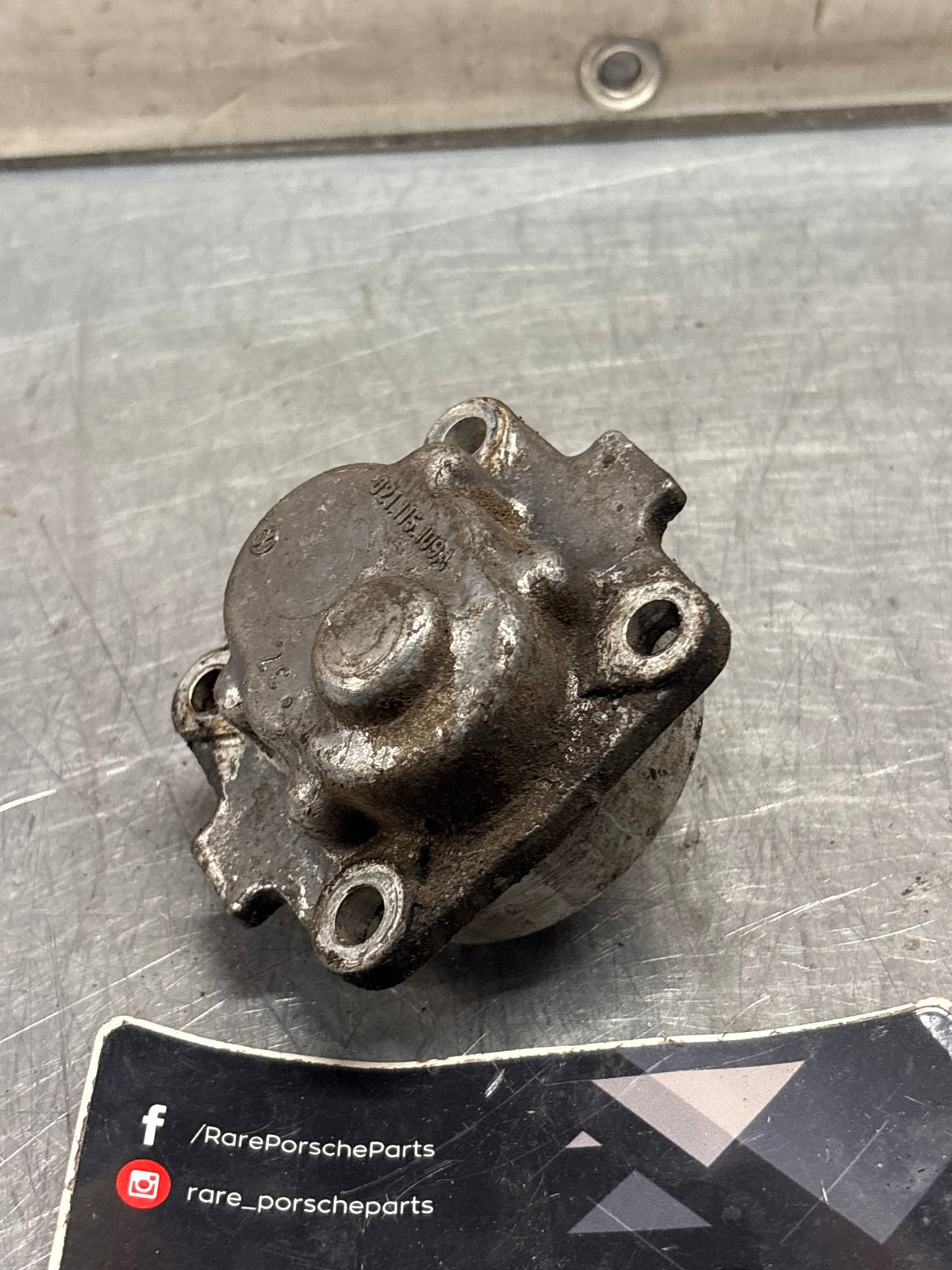 Porsche 914 oil pump assembly, used 021115109A