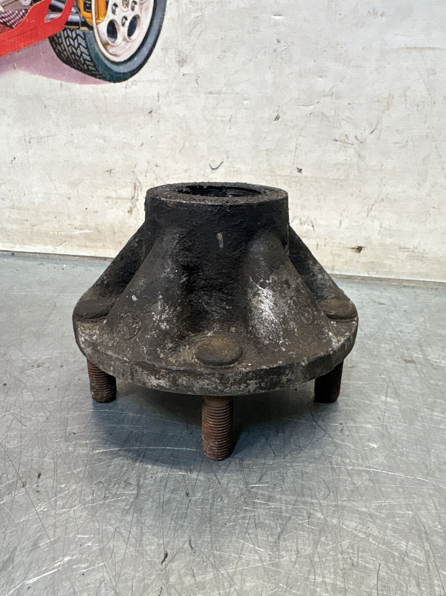Porsche 928 wheel hub,used 9283416052R without ABS