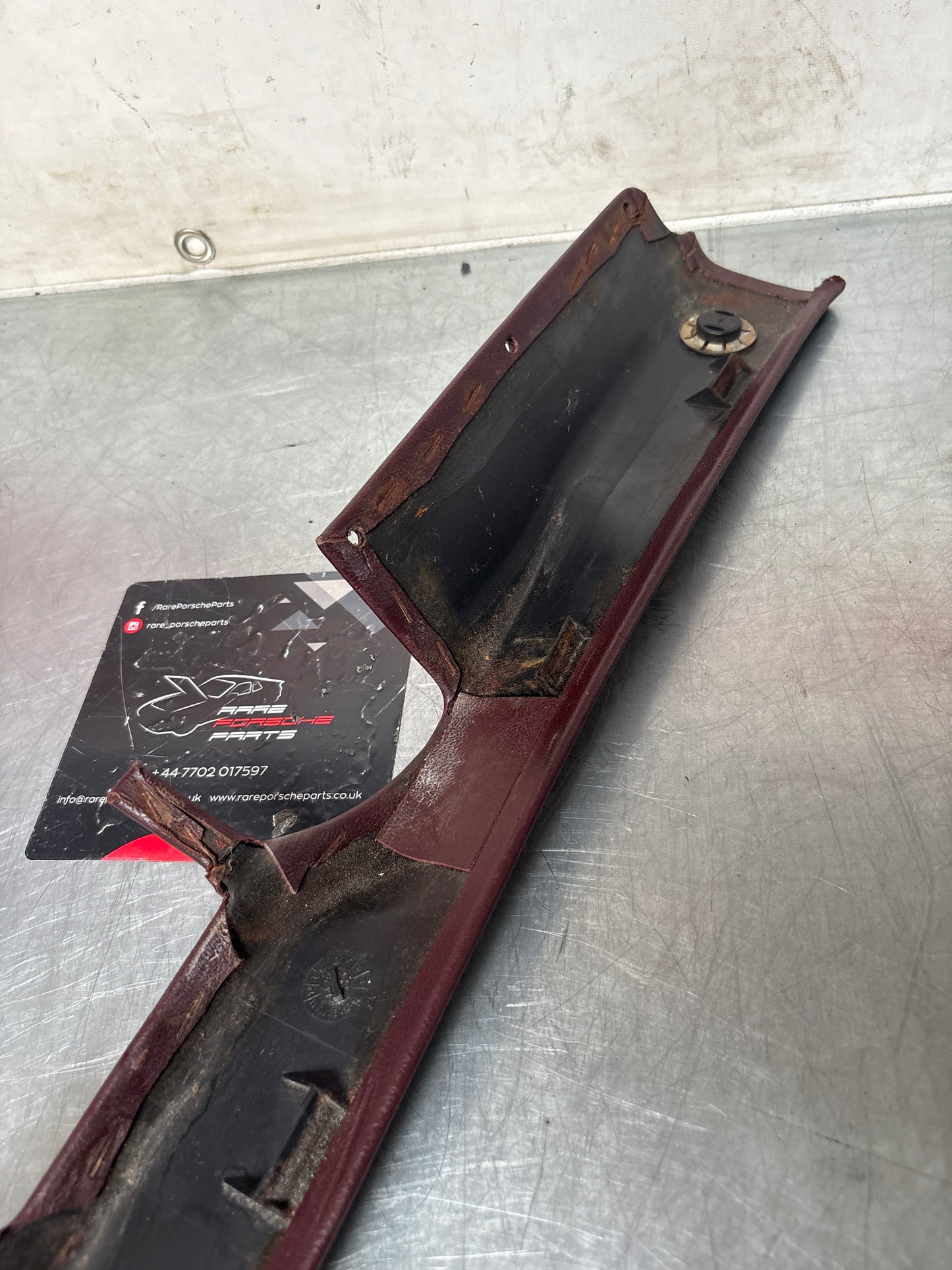 Porsche 928 tailgate interior trim, used, burgundy 92855504705