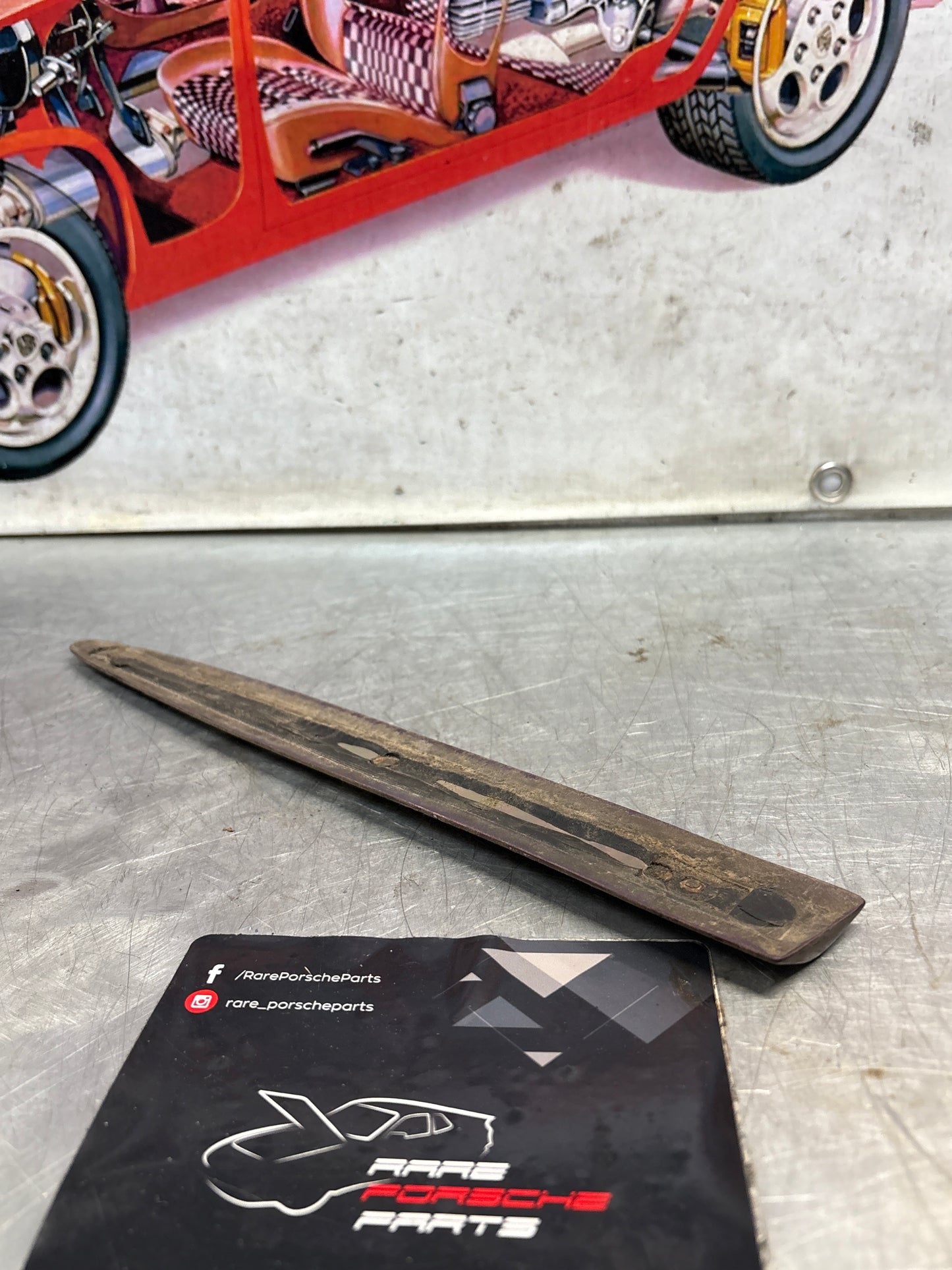 Porsche 928 right side front wing molding trim, for spares or repair 92855903803