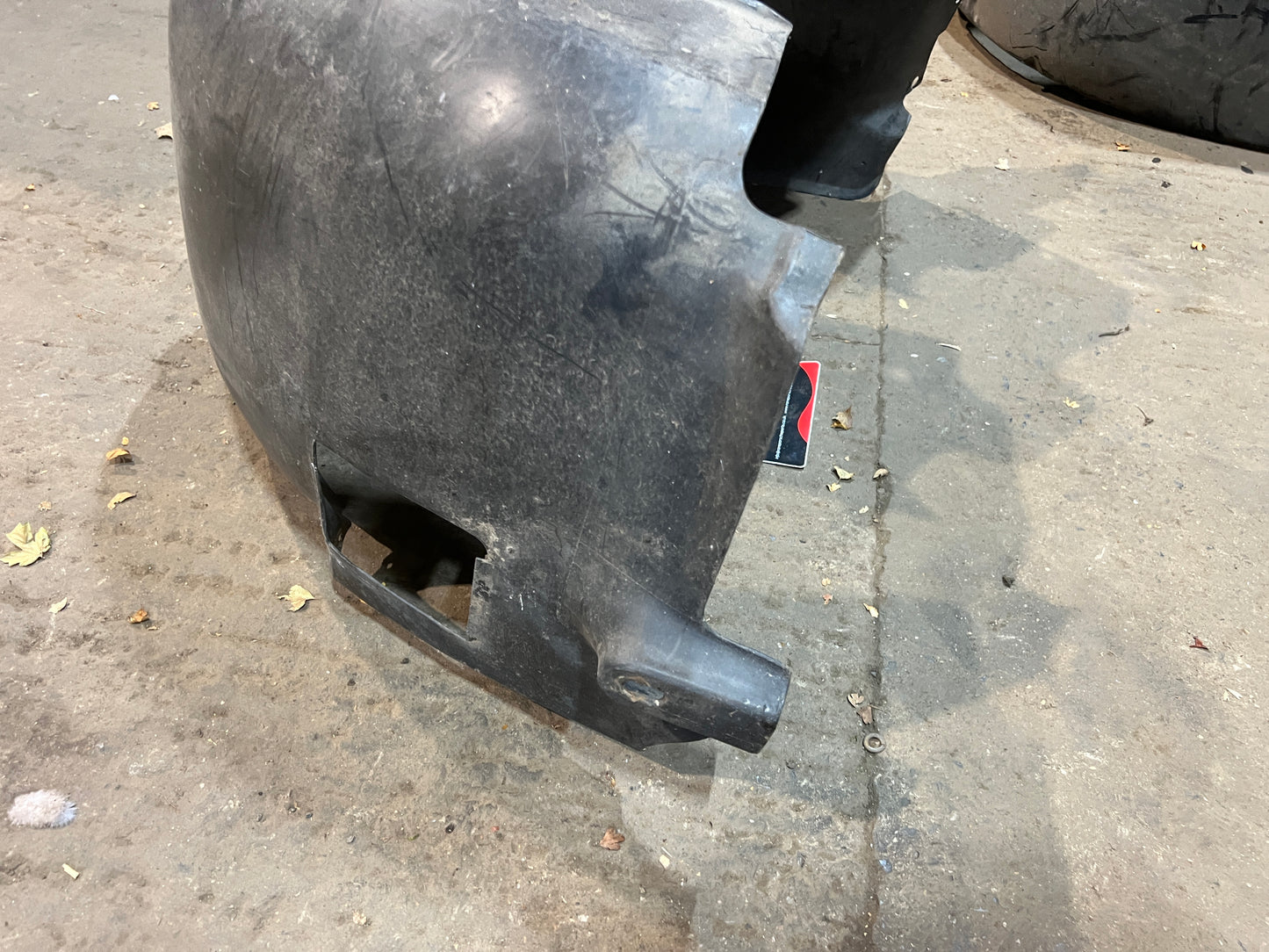 Porsche 944 from 85.5 wheel arch liner  Left, 94450438100 Used