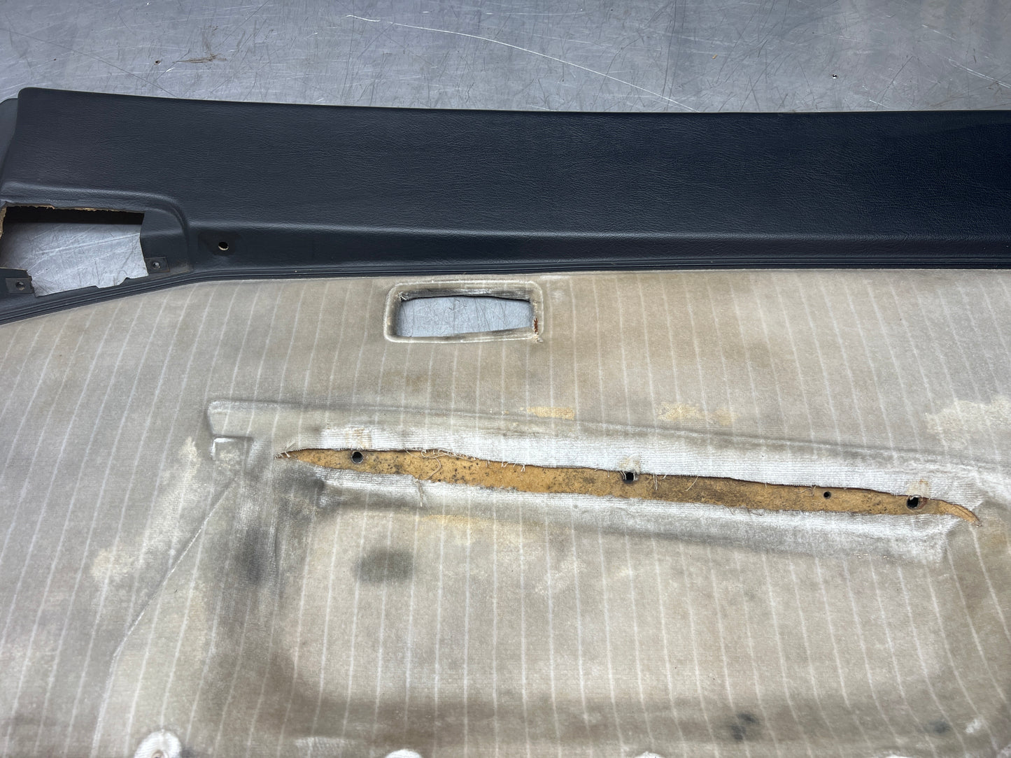 Porsche 944 right door card black / white pinstripe for late cars from 85.5 944555018