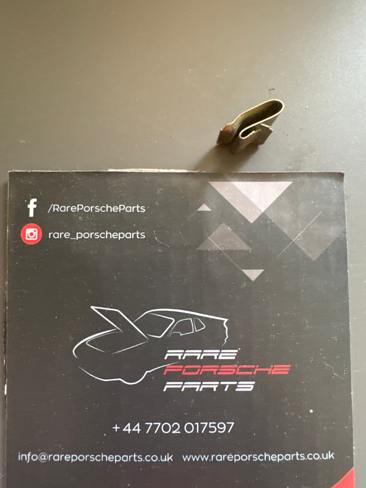Porsche resting clips 811971848B used
