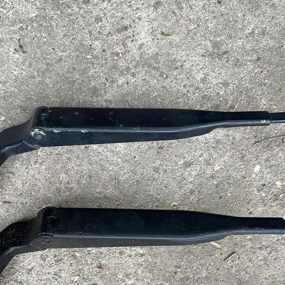 Porsche 944 S2 pair of front wiper arms 94562802802 used