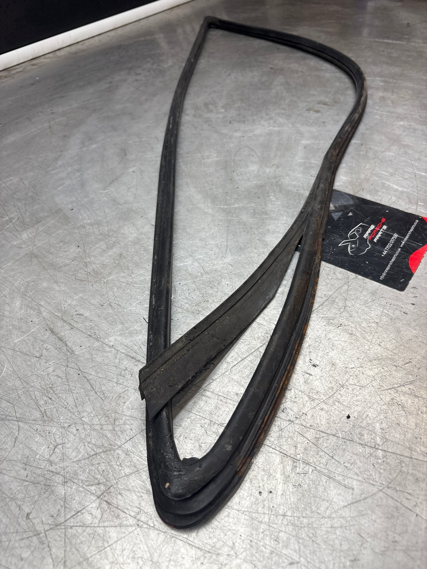 Porsche 928 S left rear quarter glass rubber seal, 92854304604 used