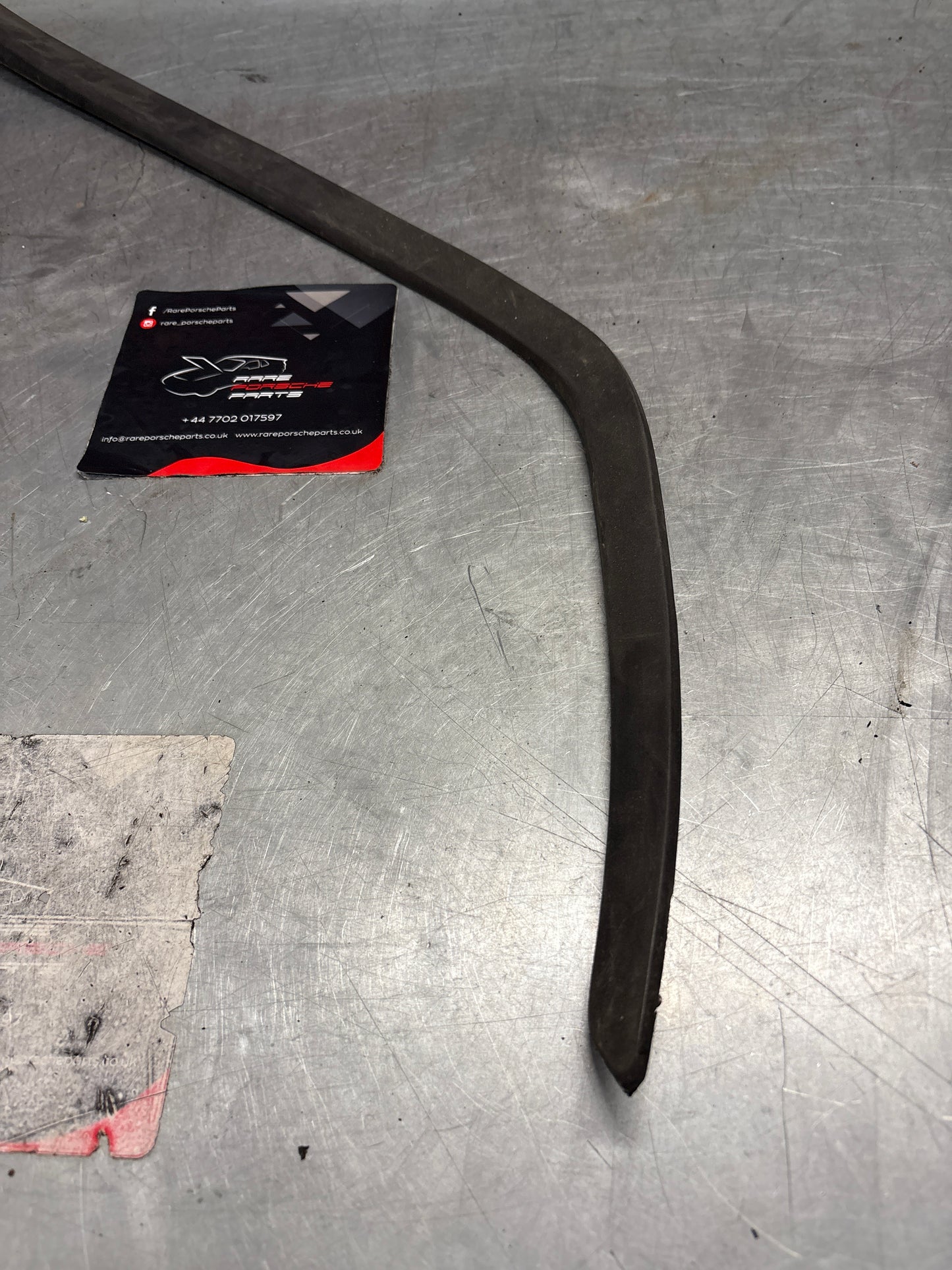 Porsche 924 left rear spoiler, used 477827557