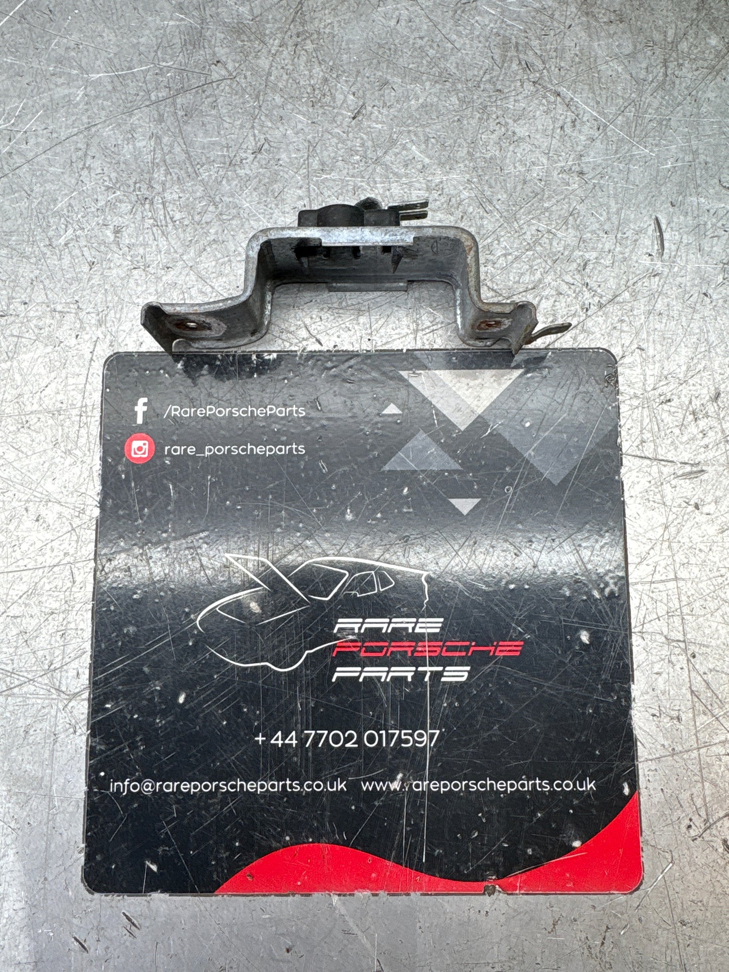 Alloggiamento luce targa posteriore Porsche 924 / 944 477943021A