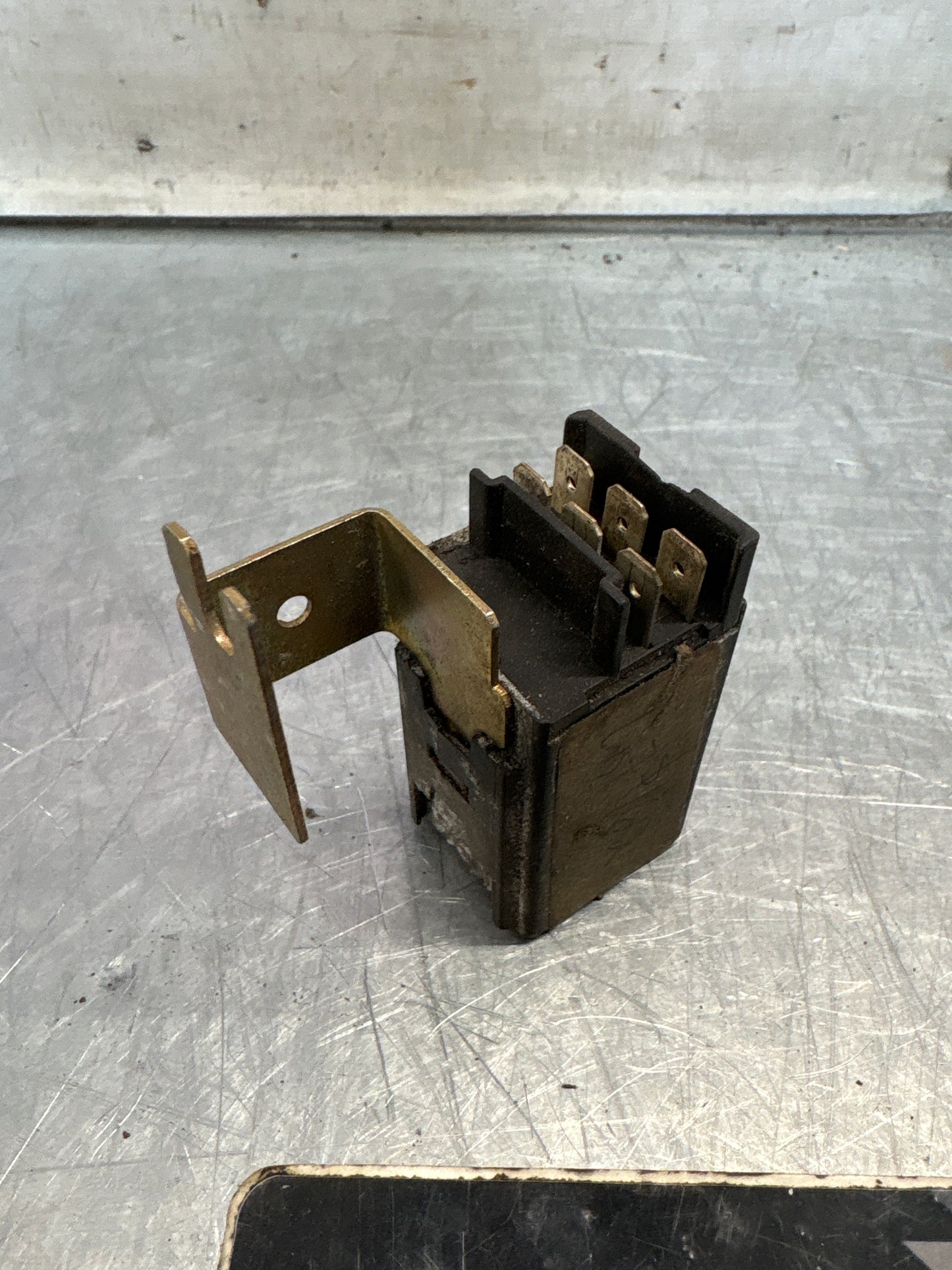 Porsche 928 Air Conditioning relay, used 92861804101
