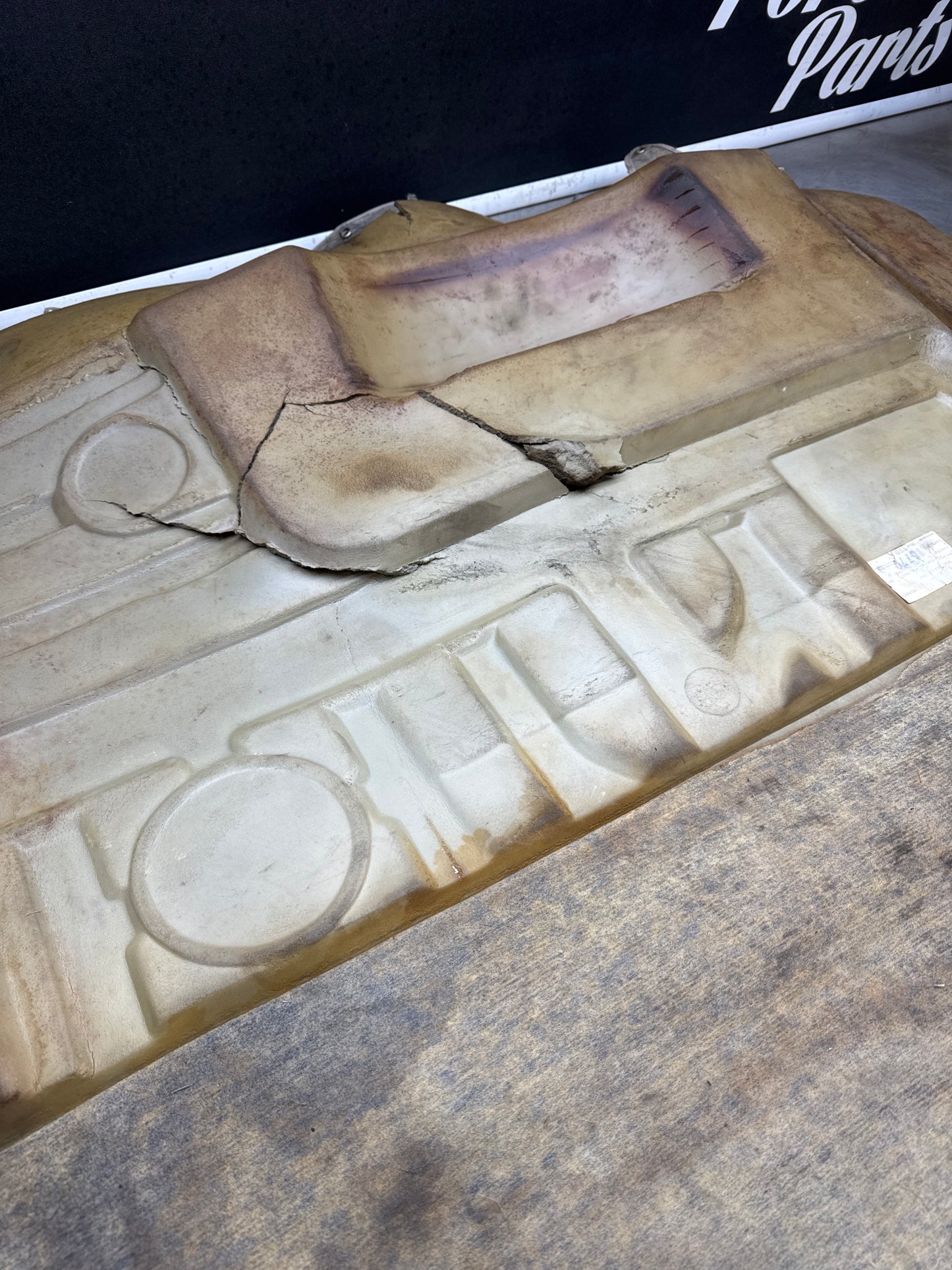 Porsche 924S 944 85.5- boot carpet, champagne, 94555506303 used, space saver wheel type