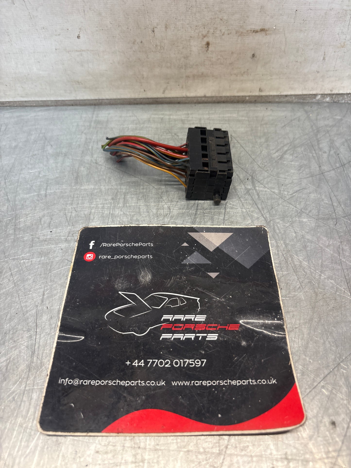 Porsche 944 85.5- fuse box pigtail, used black 92861233200