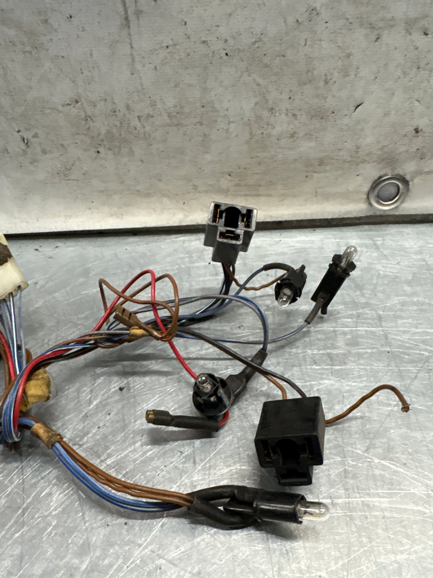 Porsche 924 944 82-85.5 centre console wiring for clock, oil pressure and volts 477971196