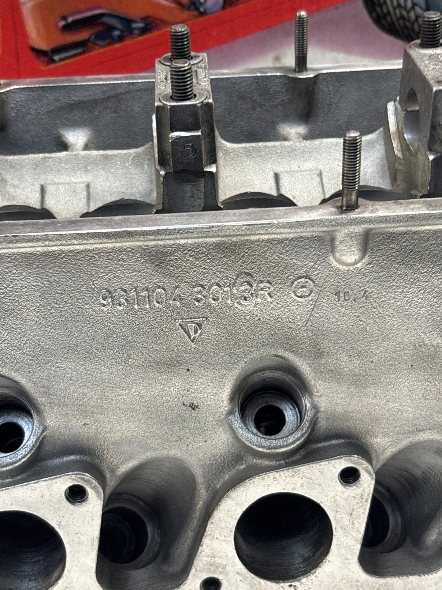 Porsche 924 Turbo reconditioned cylinder head without camshaft 9311043013R