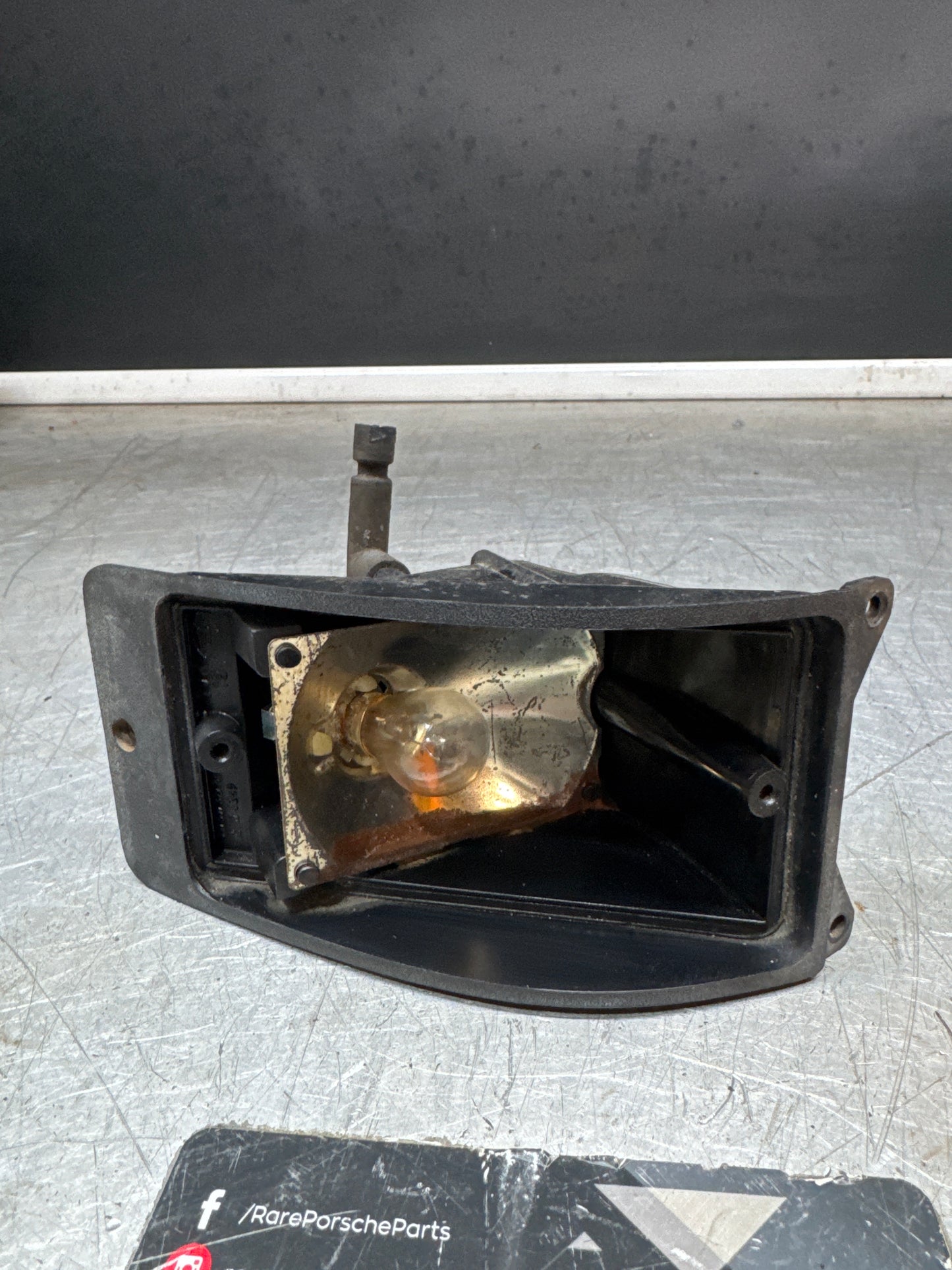 Porsche 924 O/S LH Front indicator unit used 477953065A
