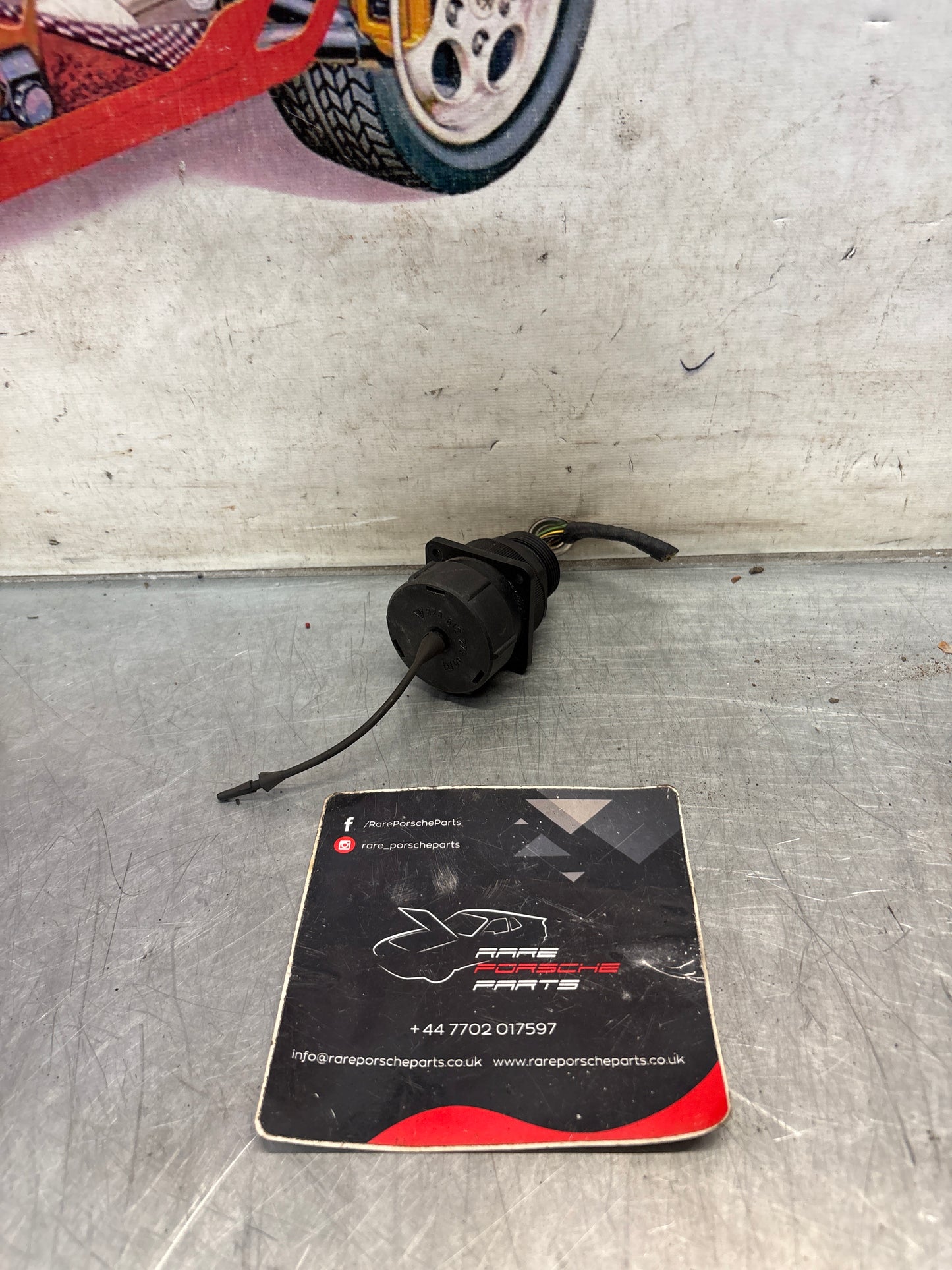 Porsche 911 964 / 993 diagnostic connector with cap, used 99965254540 / 92861227300