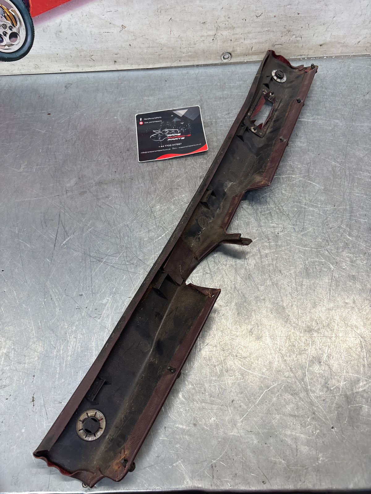 Porsche 928 tailgate interior trim, used, burgundy 92855504705
